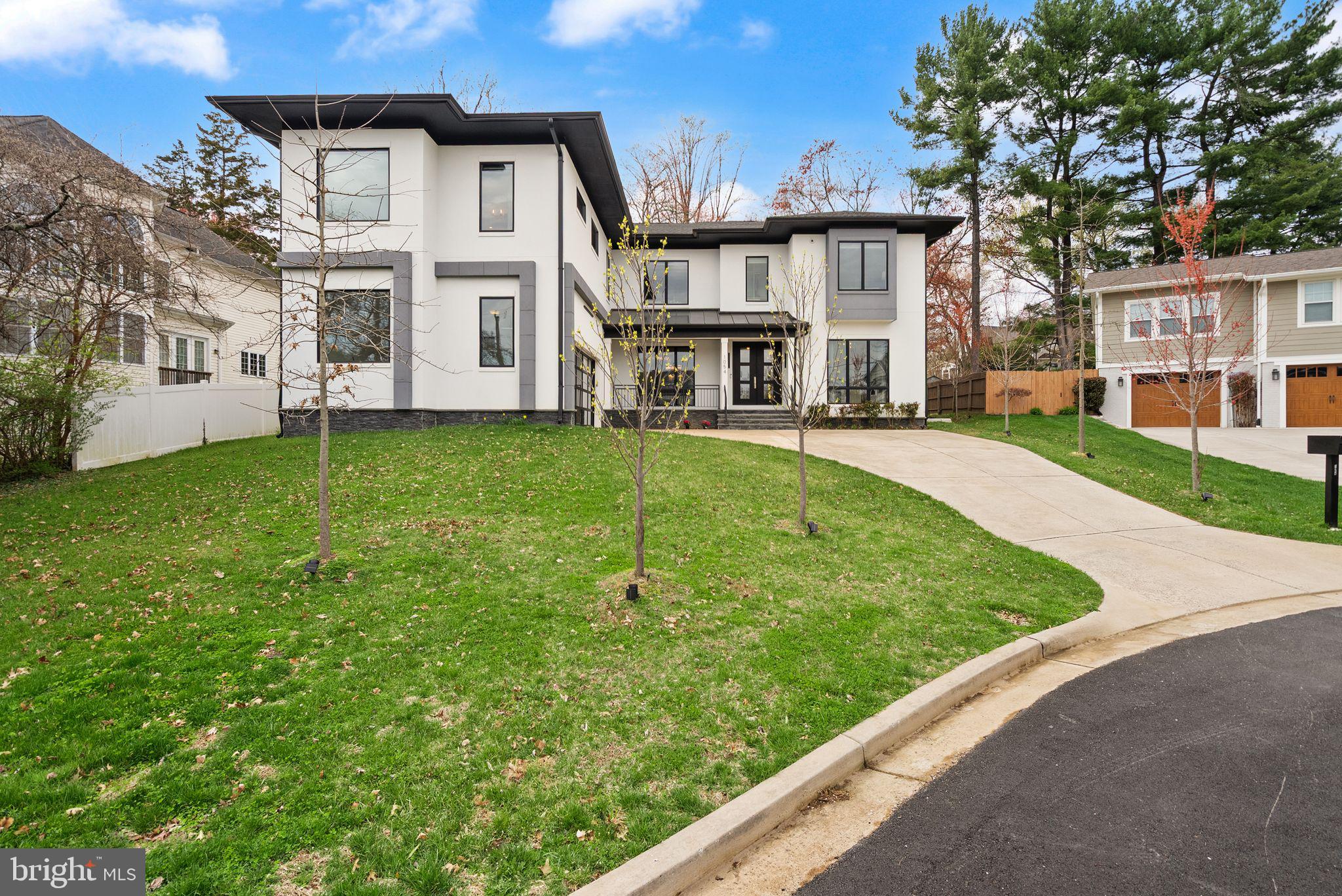 LANGLEY MANOR - Residential