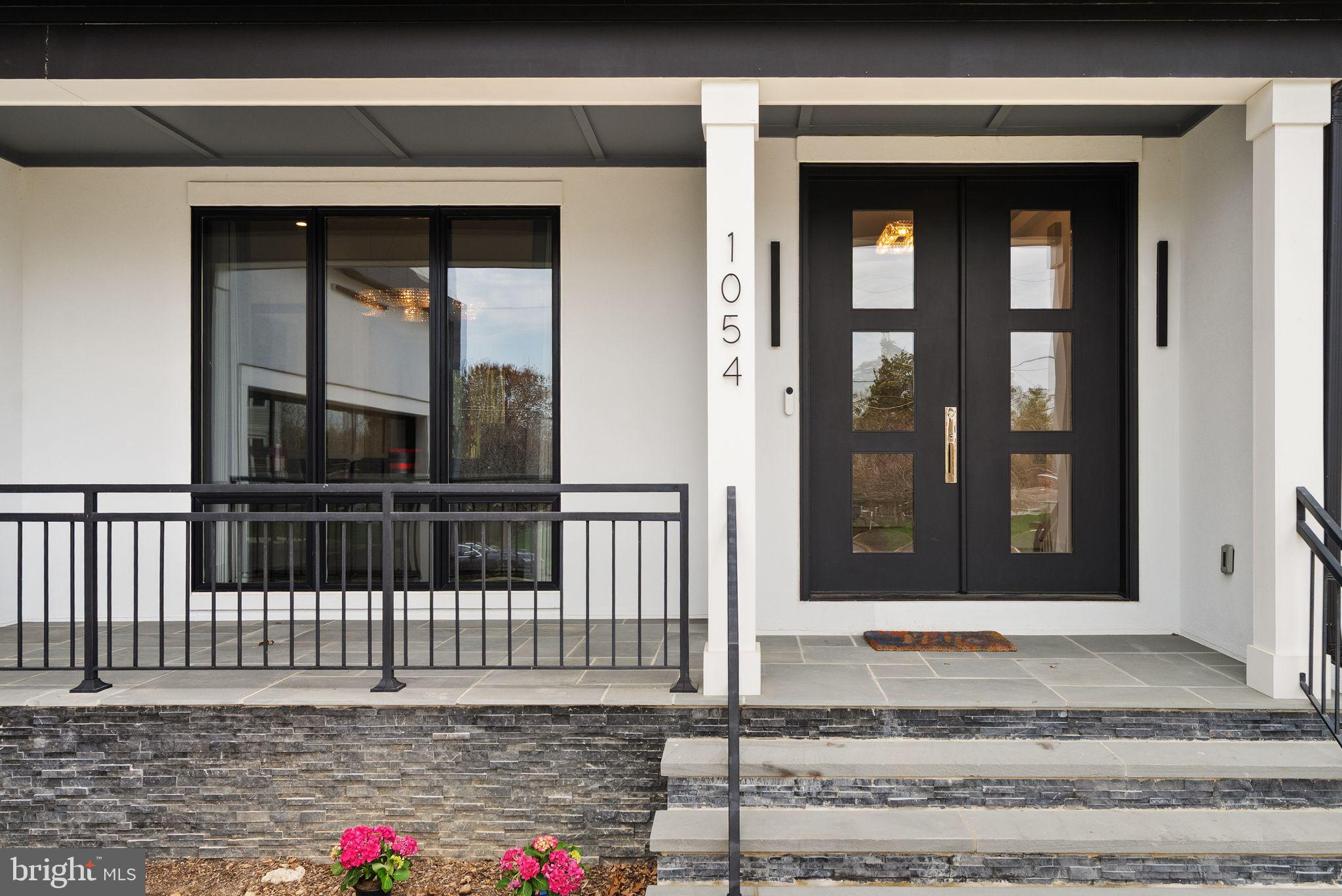 LANGLEY MANOR - Residential