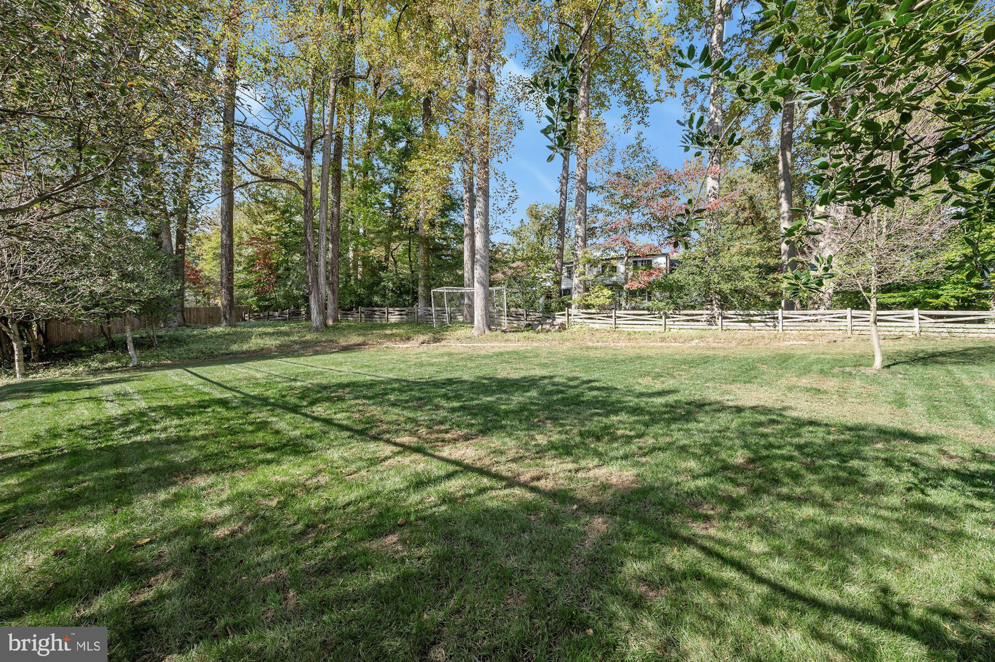 BRADLEY HILLS GROVE - Residential