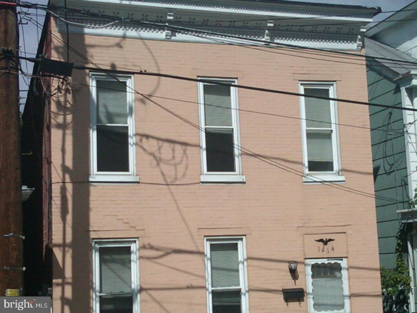 BANK OWNED HOME ALREADY PRICED FOR A QUICK SALE! THIS LARGE SINGLE ON WEST NORWEGIAN STREET, FEATURES A MODERN KITCHEN, SPACIOUS LIVING ROOM AND DINING ROOM. THREE NICE SIZED BEDROOMS, THE MASTER BEDROOM HAS A LARGE WALK-IN CLOSET NEXT TO IT. 200 AMP ELECTRIC, GAS FURNACE AND TOASTY GAS STEAM HEAT. PLENTY OF ON STREET PARKING.  Mailing Address Continued: Pottsville  Color: Beige  Amp: 200