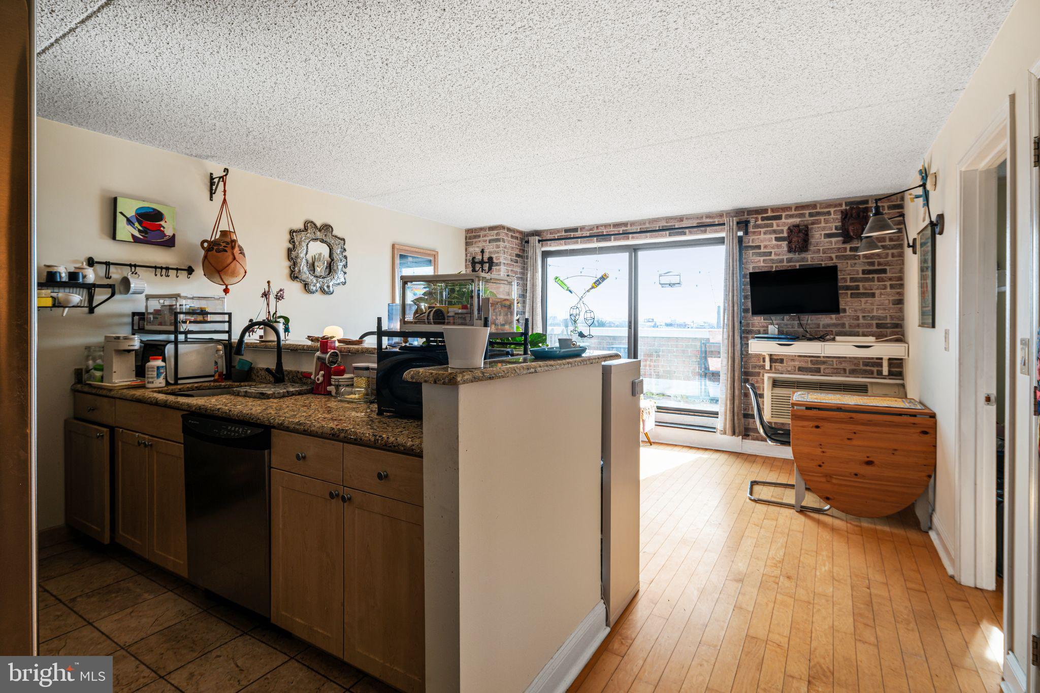SOCIETY HILL - Residential Lease