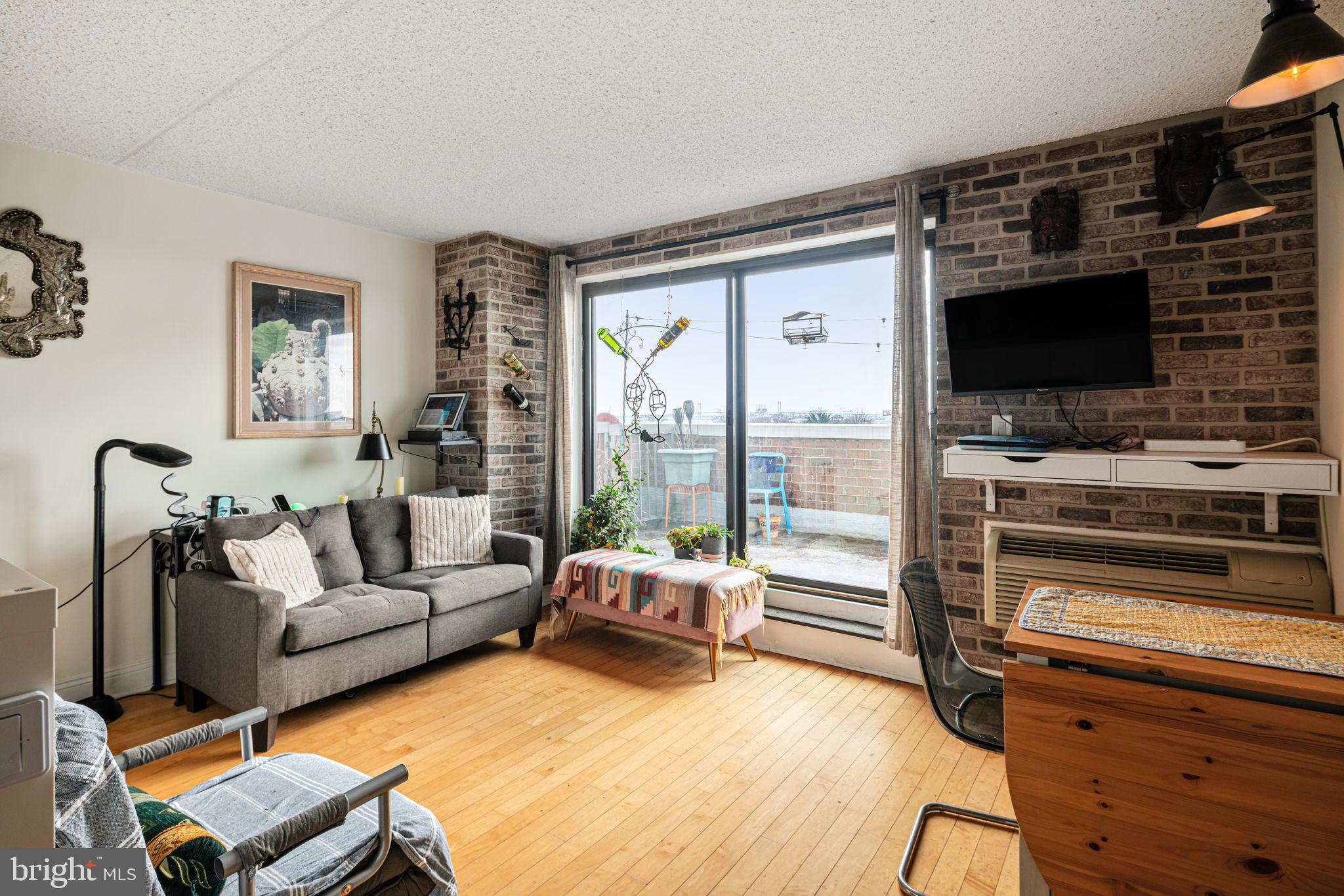 SOCIETY HILL - Residential Lease