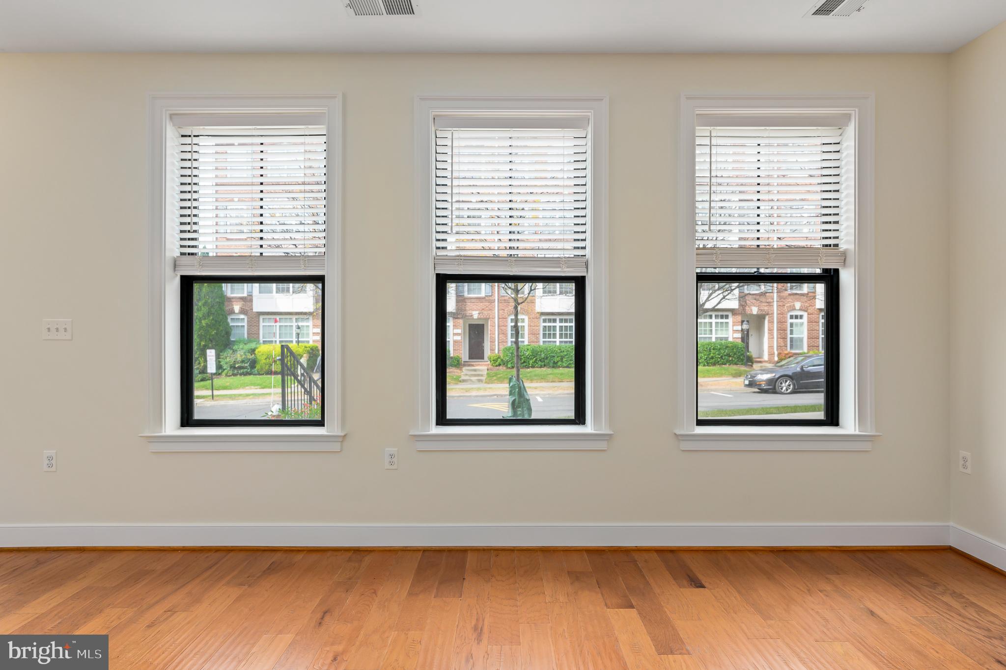 LANSDOWNE TOWN CENTER - Residential
