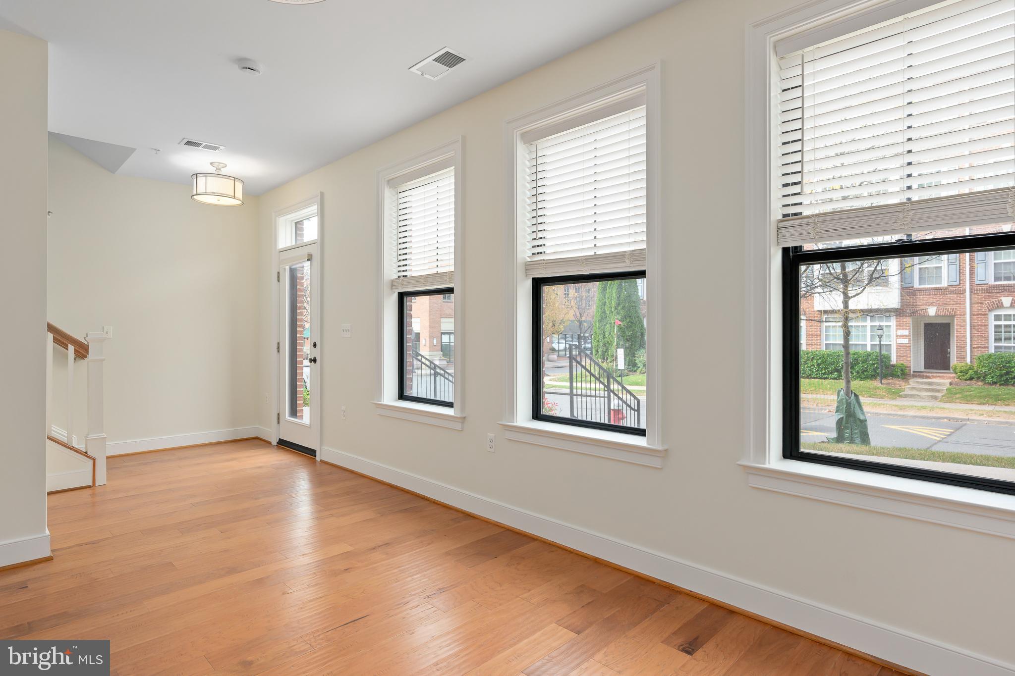 LANSDOWNE TOWN CENTER - Residential