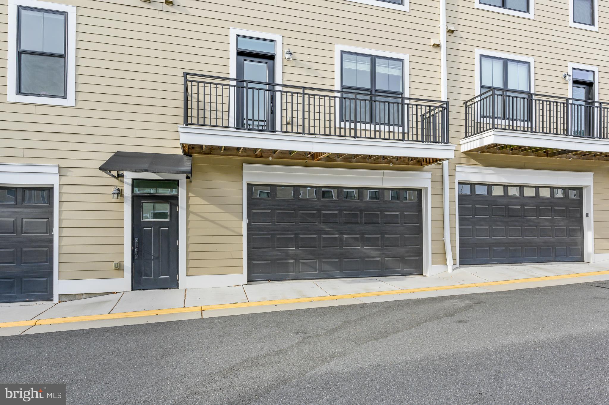 LANSDOWNE TOWN CENTER - Residential