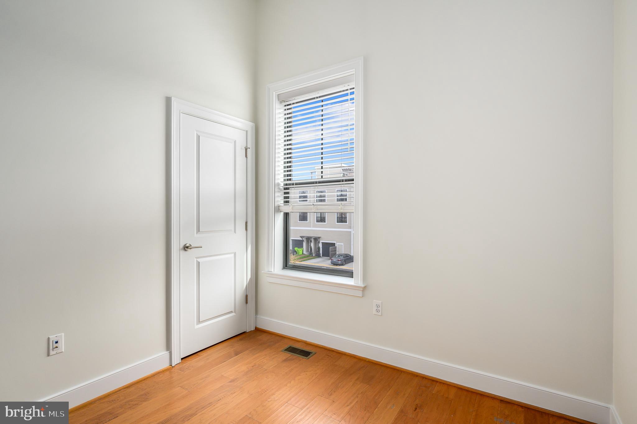 LANSDOWNE TOWN CENTER - Residential