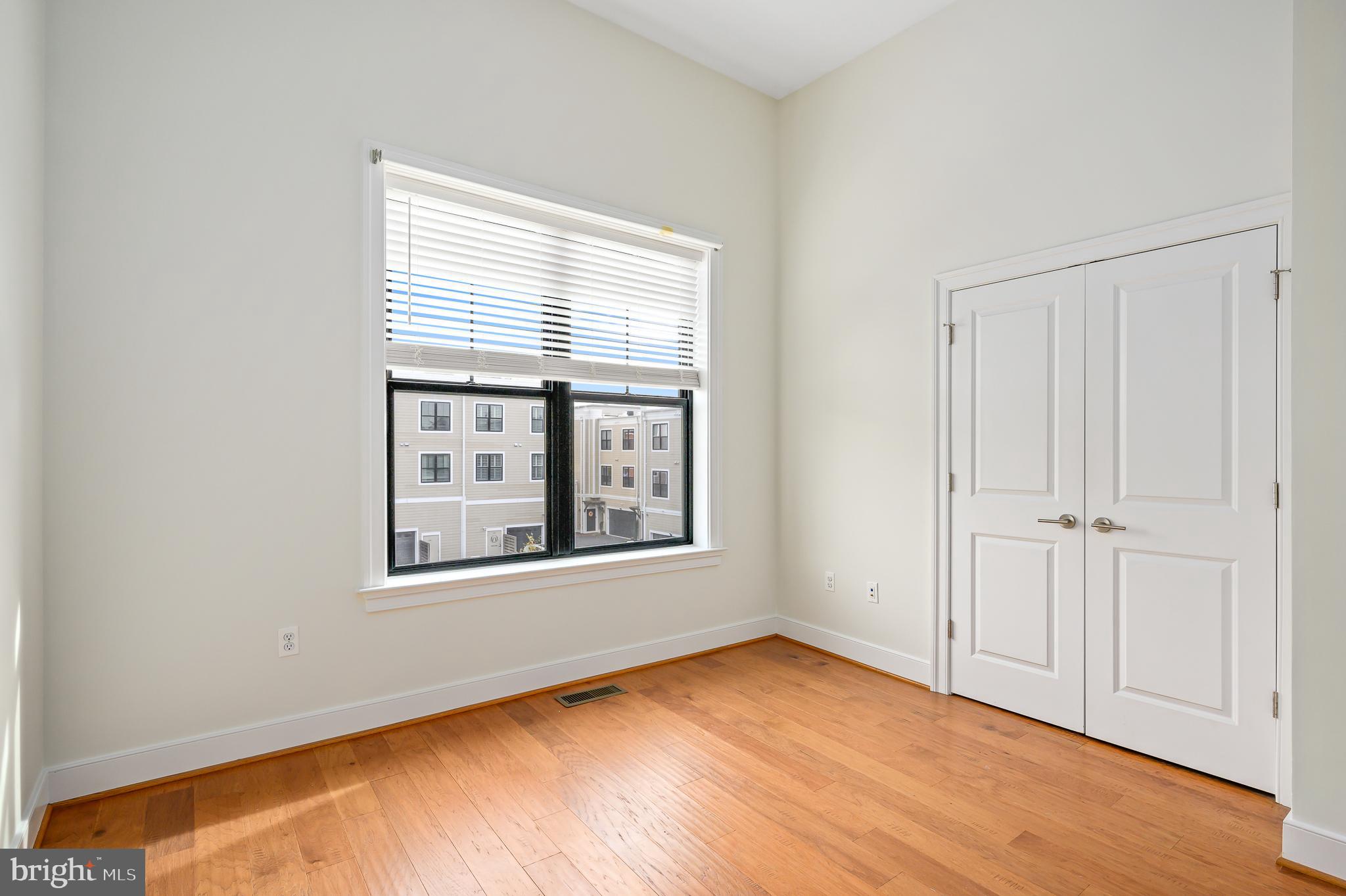 LANSDOWNE TOWN CENTER - Residential