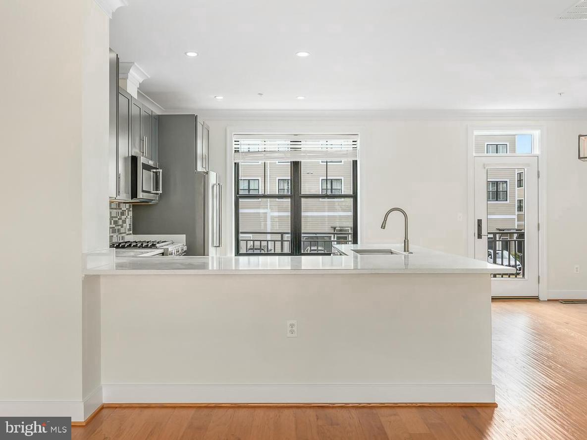 LANSDOWNE TOWN CENTER - Residential
