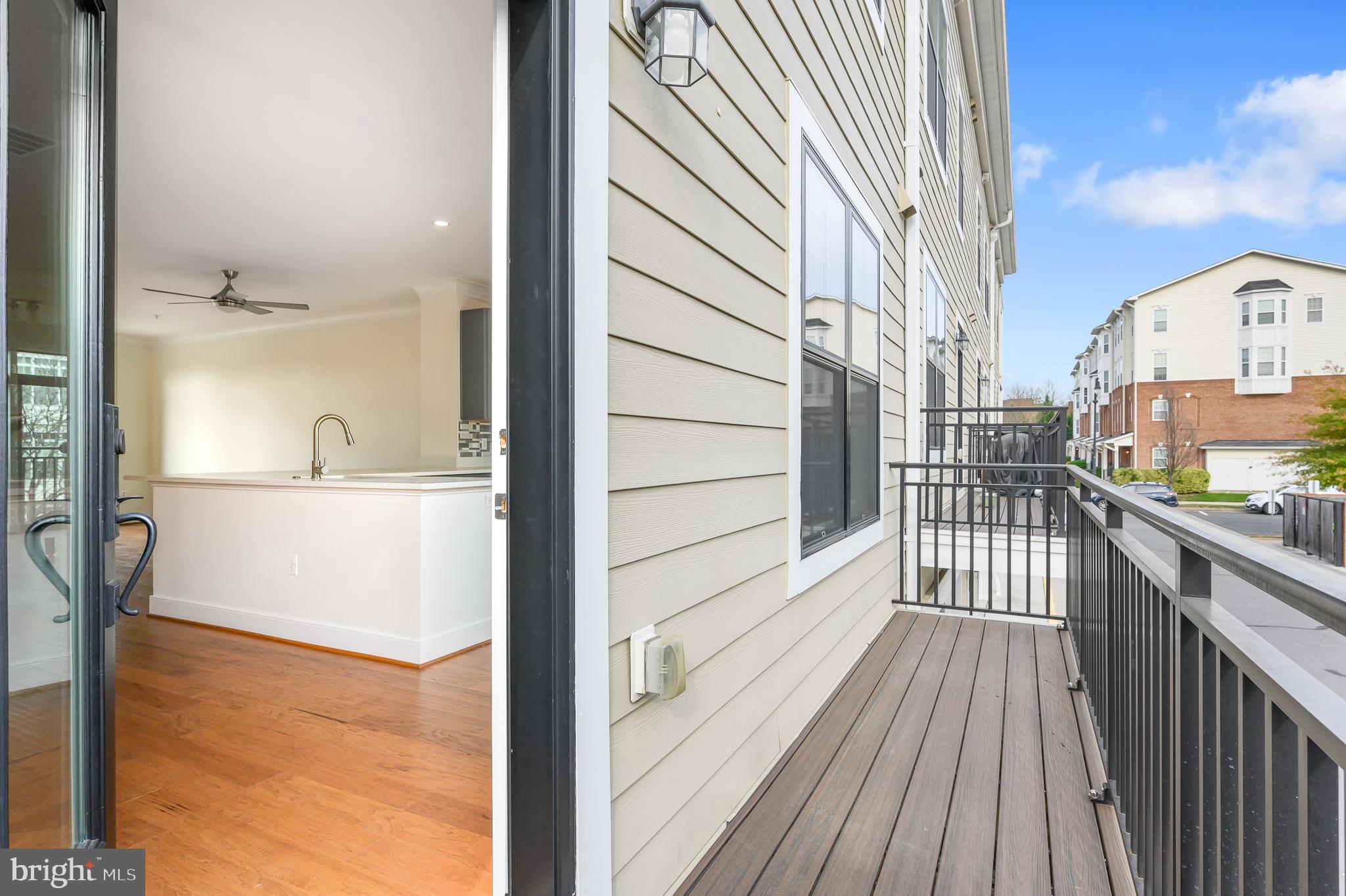 LANSDOWNE TOWN CENTER - Residential