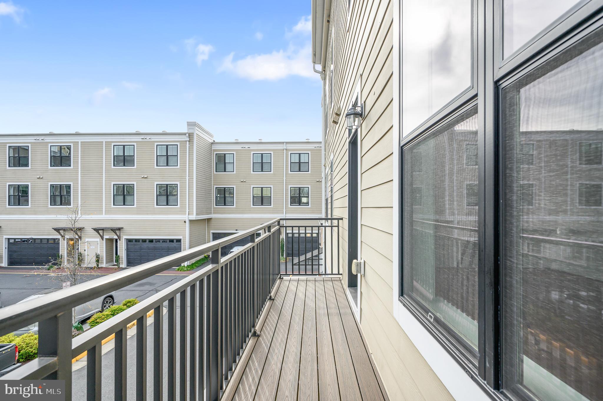 LANSDOWNE TOWN CENTER - Residential