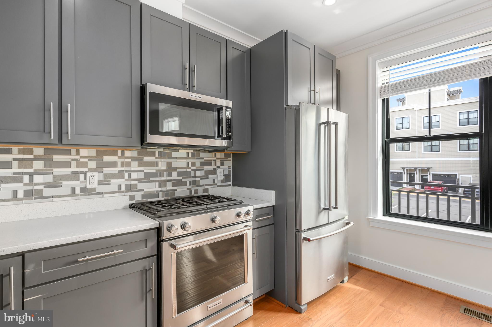 LANSDOWNE TOWN CENTER - Residential