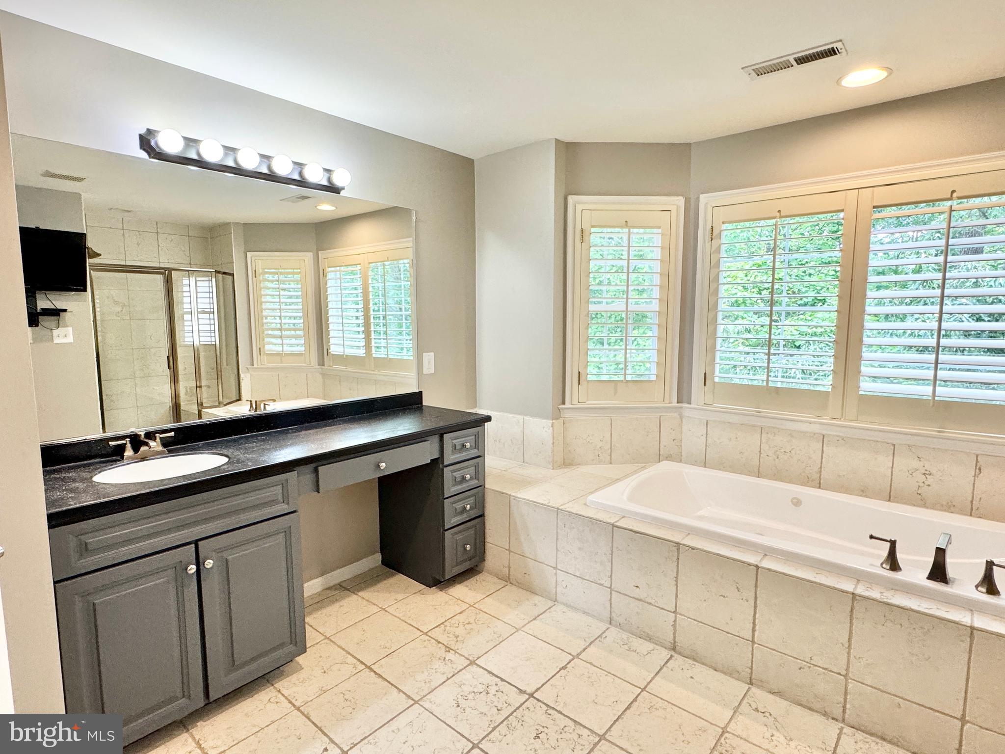 STONEWALL MANOR - Residential Lease