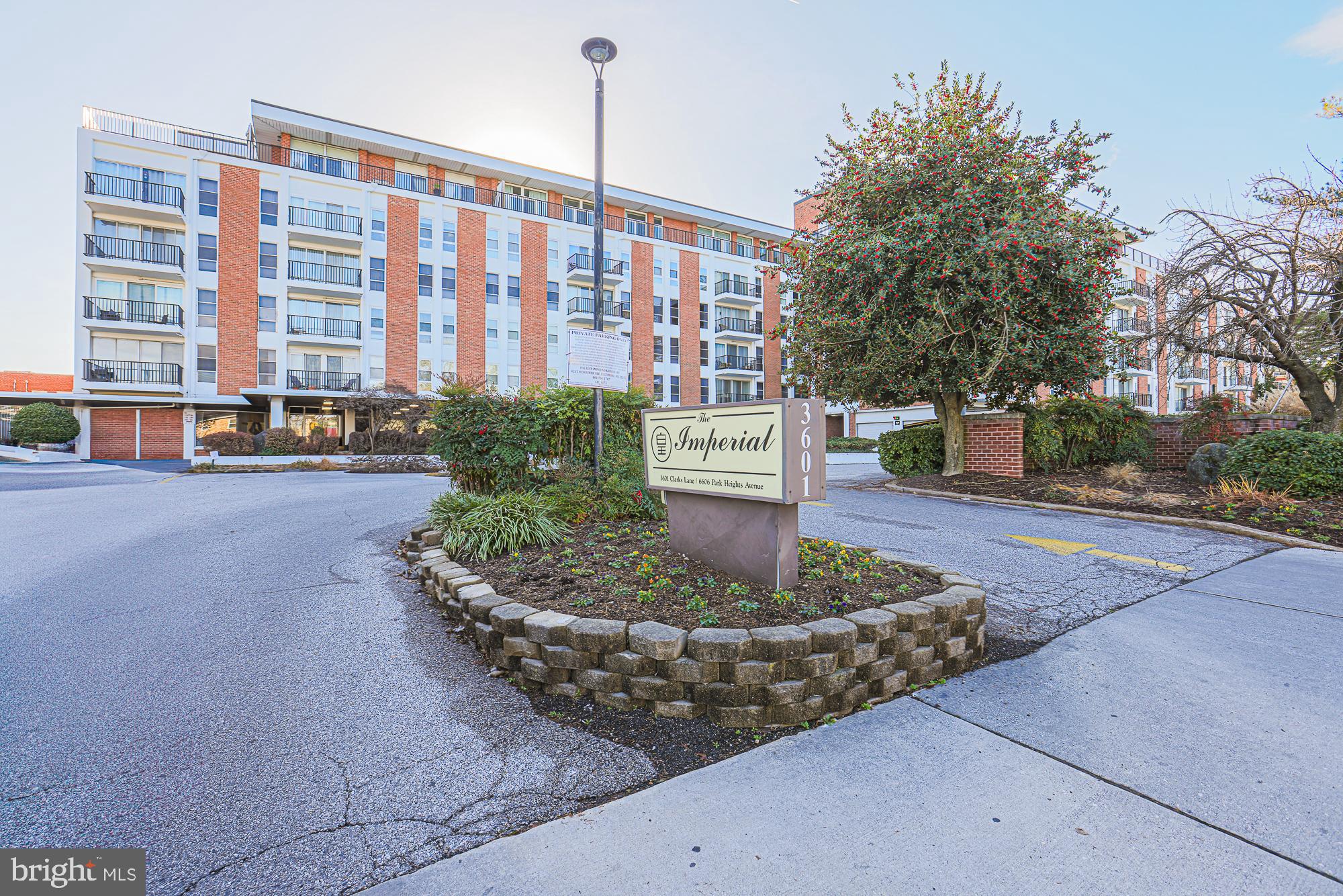 Location and convenience, with doorman and front desk help, this hi-rise condo has 2 spacious bedrooms plus a separate den. Over 1500 s/f of well- designed living space, perfect for daily living and easy entertaining. Enjoy the ease of an association that covers electricity, water, cable TV, and parking.  This well-designed layout maximizes space and natural light.