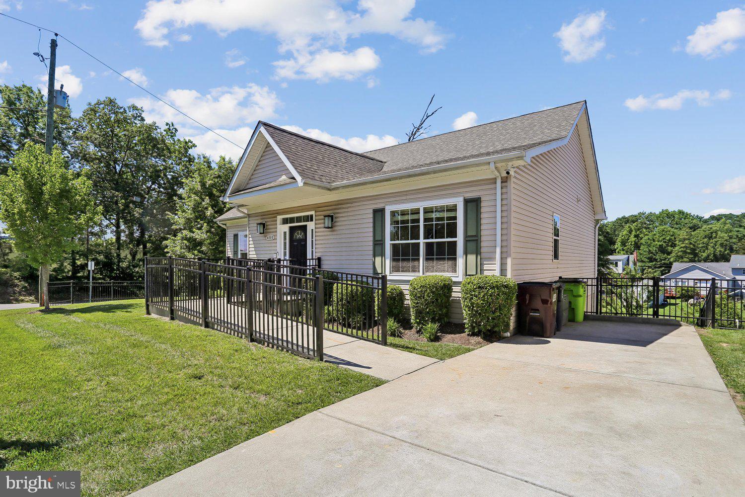 RIVERDALE HEIGHTS - Residential