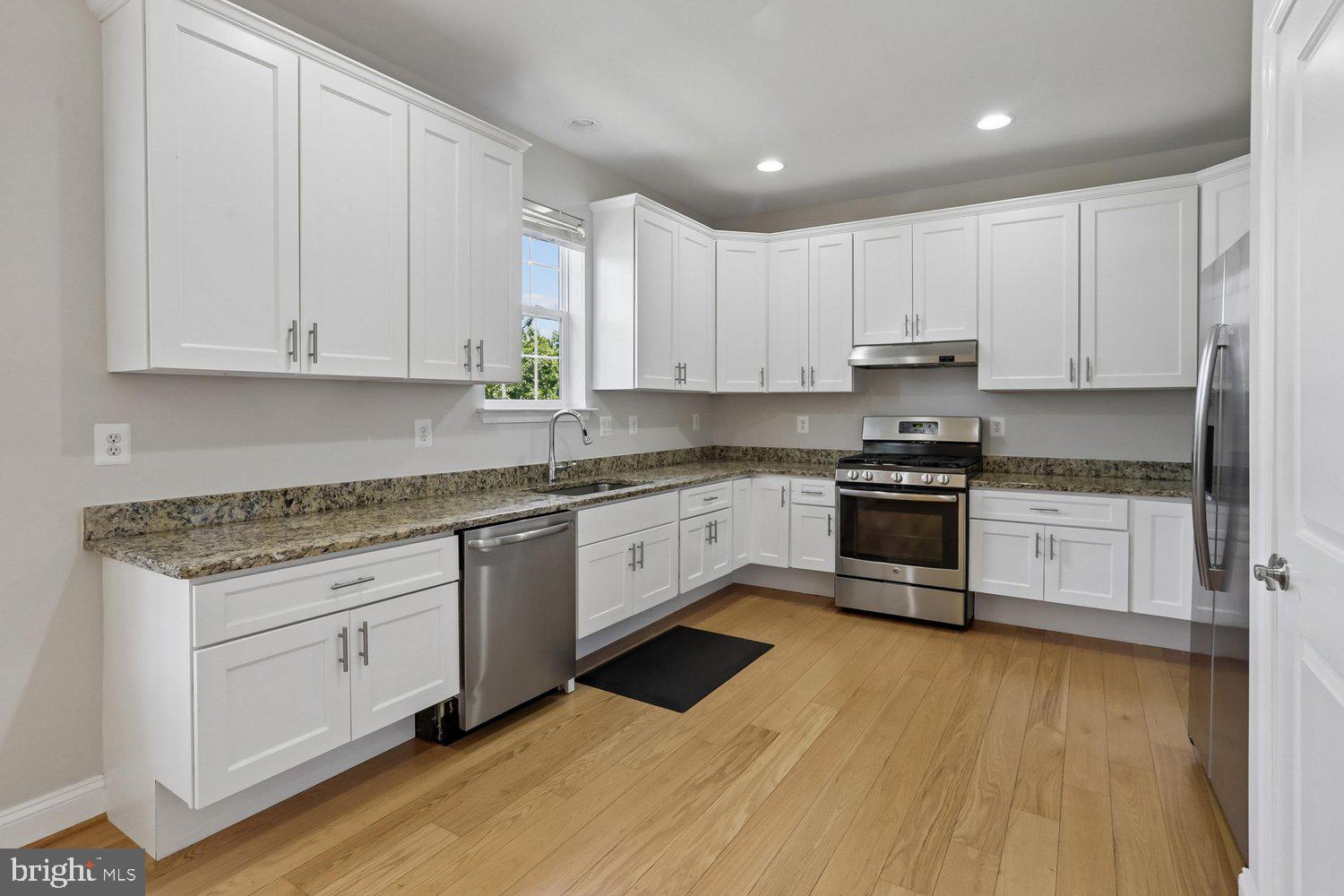 RIVERDALE HEIGHTS - Residential