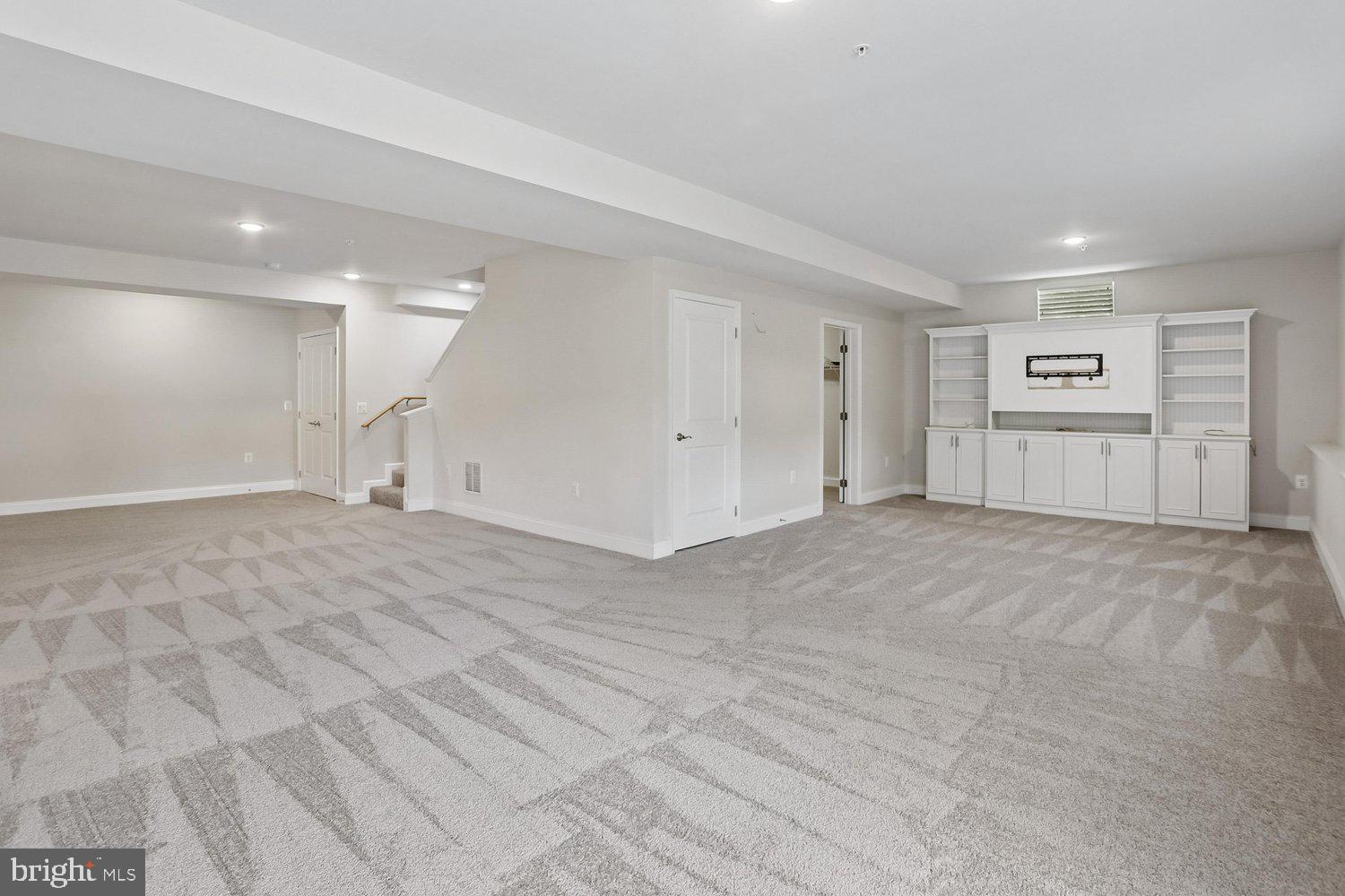 RIVERDALE HEIGHTS - Residential