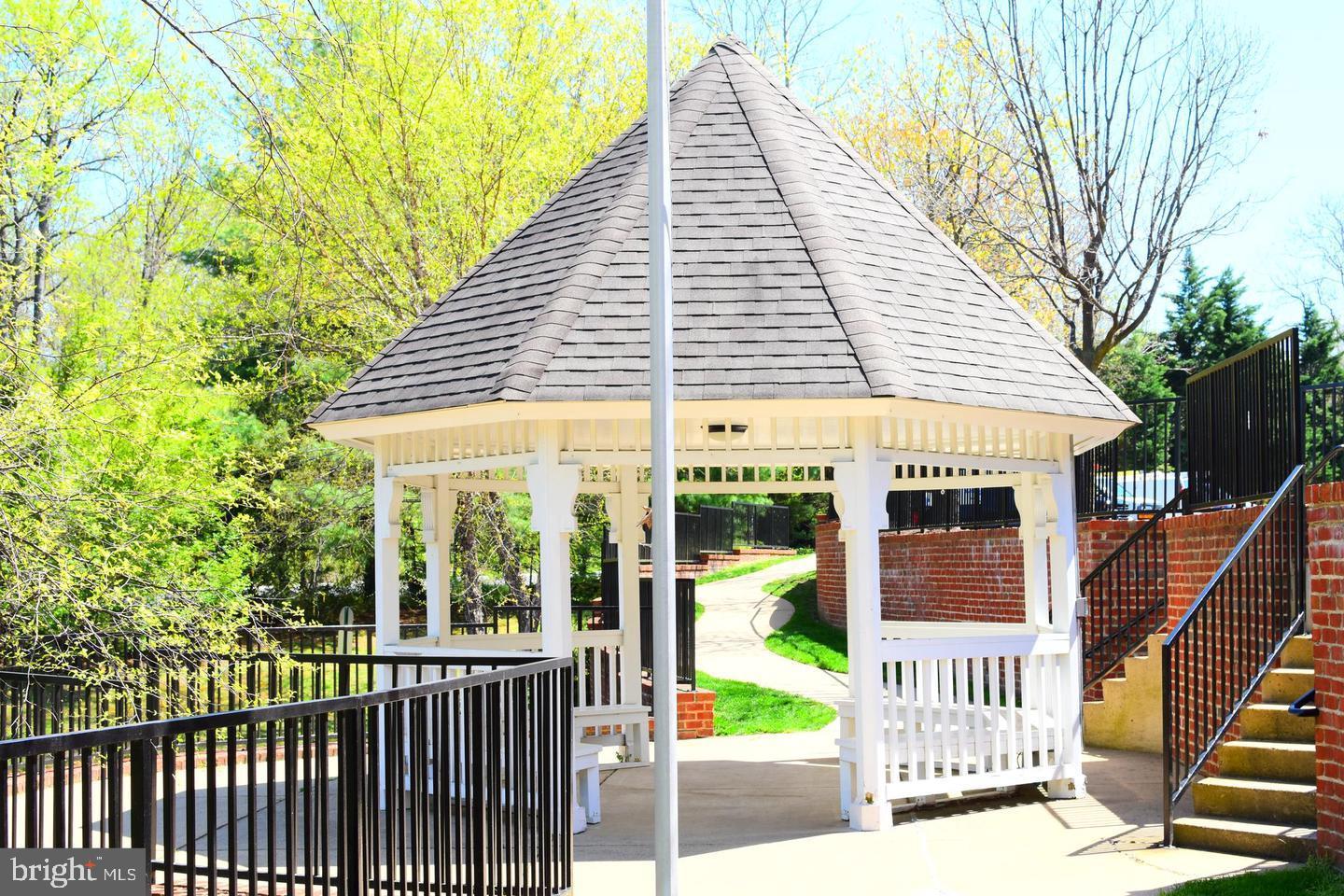 EXCHANGE AT VAN DORN - Residential Lease