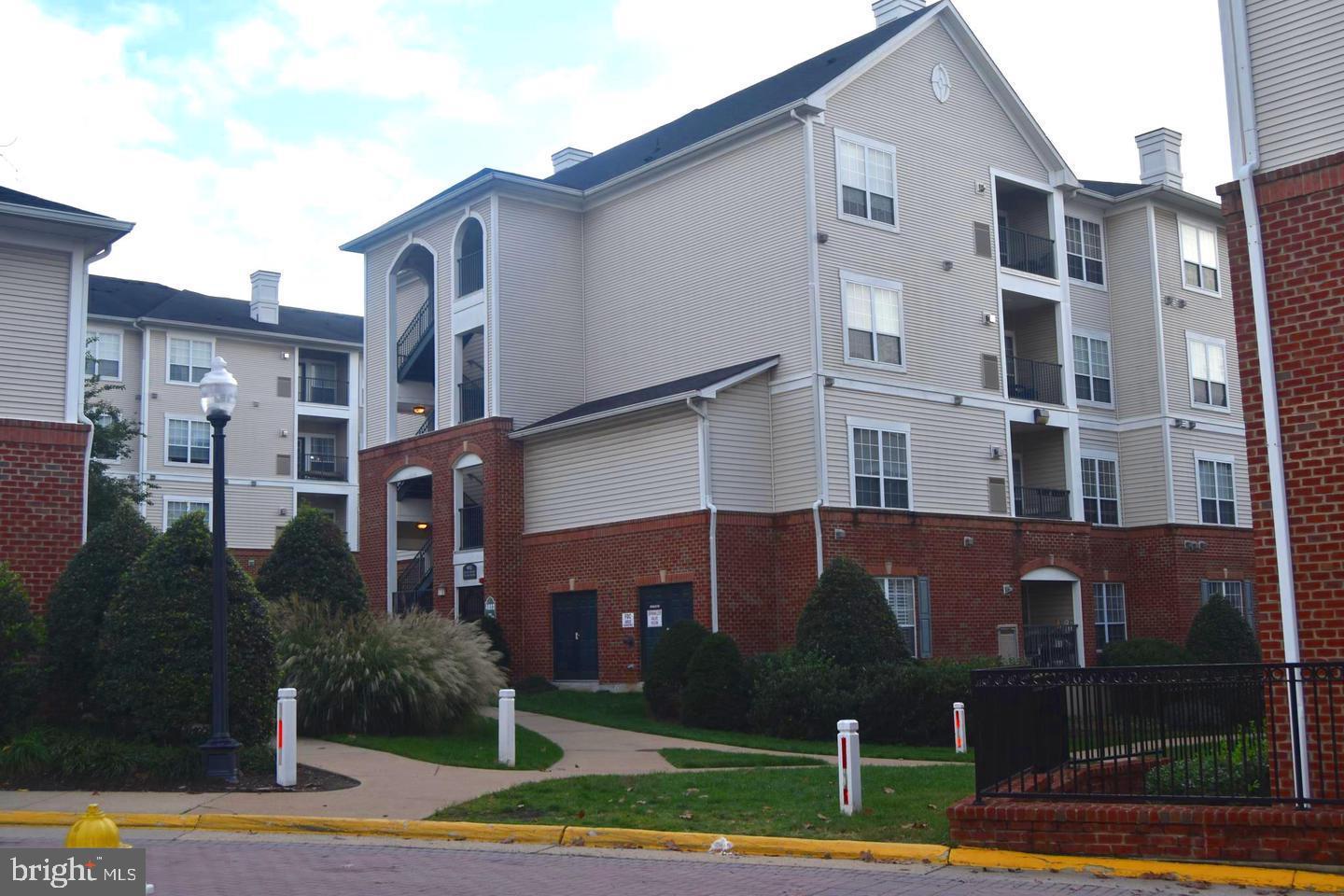 EXCHANGE AT VAN DORN - Residential Lease