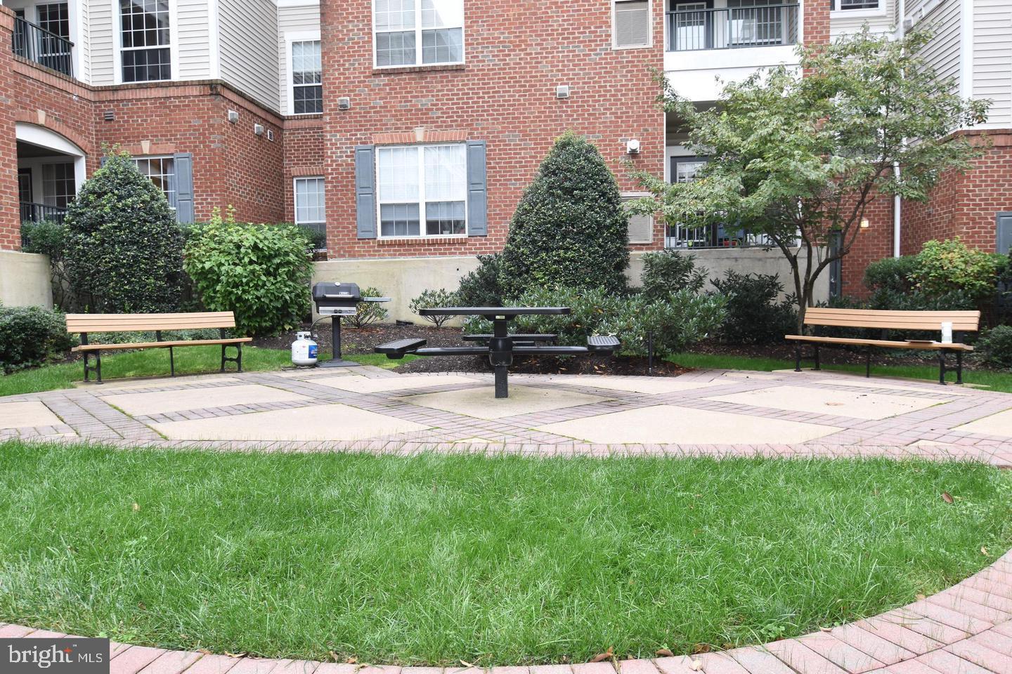 EXCHANGE AT VAN DORN - Residential Lease
