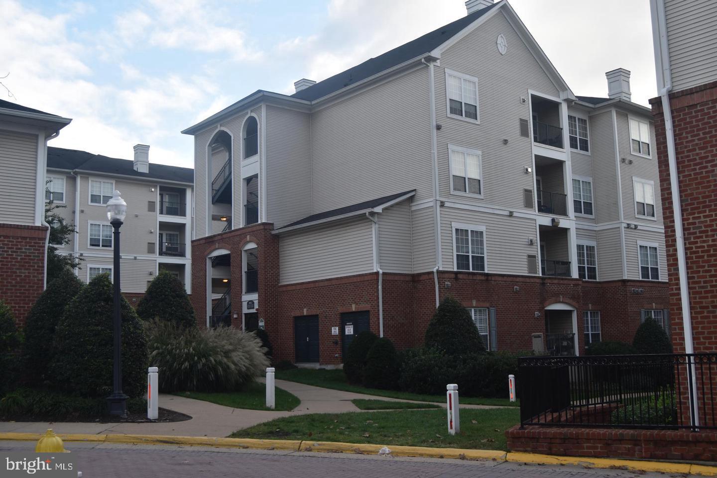 EXCHANGE AT VAN DORN - Residential Lease