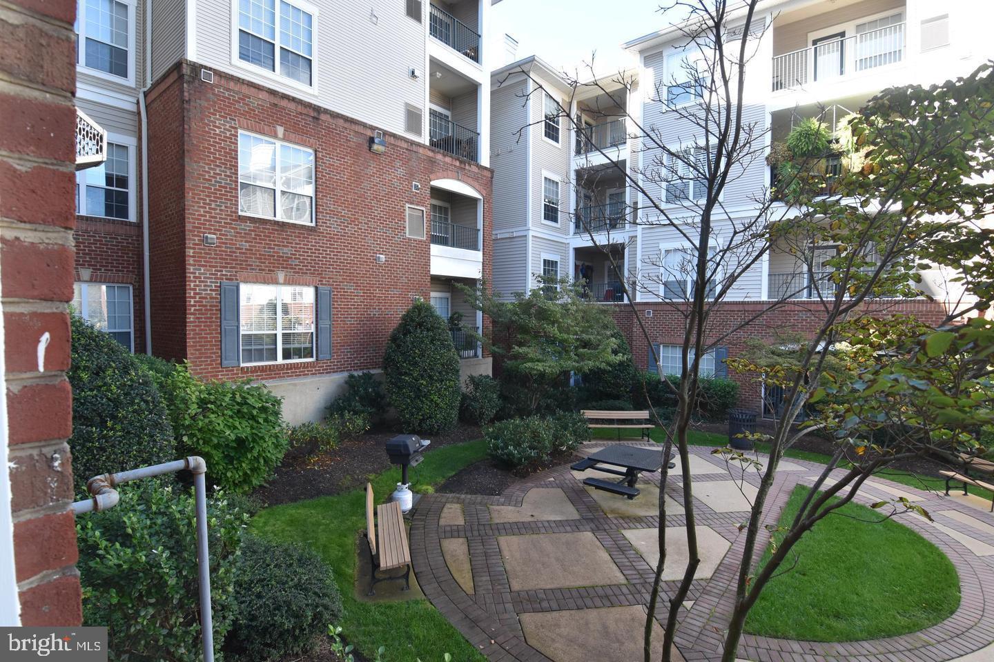 EXCHANGE AT VAN DORN - Residential Lease