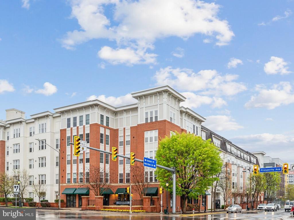 Don’t miss this fantastic opportunity! This beautiful condo was appraised in December 2024 for over $375,000 — and it’s now available for just $350,000!
Whether you're a first-time buyer, investor, or looking to downsize in style, this is your chance to own a great property at a fantastic price.🌟 Live in Style at Halstead at the Metro – 2655 Prosperity Ave #118, Fairfax, VA 🌟
Discover the perfect blend of modern luxury, unbeatable location, and effortless living in this beautifully appointed 1-bedroom, 1-bathroom condo at the highly coveted Halstead at the Metro community.
Built in 2005 by The DSF Group, this mid-rise building features 202 exclusive residences spread over five stories, designed to offer a vibrant yet private lifestyle in the heart of Fairfax.
✨ What You'll Love About This Home:
Soaring 9-foot ceilings and an open-concept layout that feels light, bright, and spacious
Your own private balcony – a serene spot for morning coffee or winding down in the evening
A dedicated private storage unit for added space and organization
Modern kitchen with granite countertops and stainless steel appliances
In-unit washer and dryer for total convenience
Private, secure garage parking spot included
🏡 Top-Tier Amenities Just Steps from Your Door
Resort-style pool and sun deck
Fully equipped fitness center
Chic party room and versatile multi-purpose room for hosting and entertaining
Beautifully maintained common areas and secure access throughout the building
📍 Unmatched Location & Lifestyle:
Live steps away from the Dunn Loring-Merrifield Metro Station—just lock the door and go!
Only 5 minutes to Tysons Corner, and just across the street from Harris Teeter, top restaurants, and retail. You're also moments from the vibrant Mosaic District, offering everything from boutique shopping to fine dining, cinema, and weekend farmers markets.
This is more than just a home—it's a lifestyle. Whether you're a first-time buyer, busy professional, or downsizing in style, Unit #118 offers a rare opportunity to own in one of Fairfax's most sought-after and commuter-friendly communities.
📞 Schedule your private showing today—this one won’t last!
Live connected. Live inspired. Live Halstead.