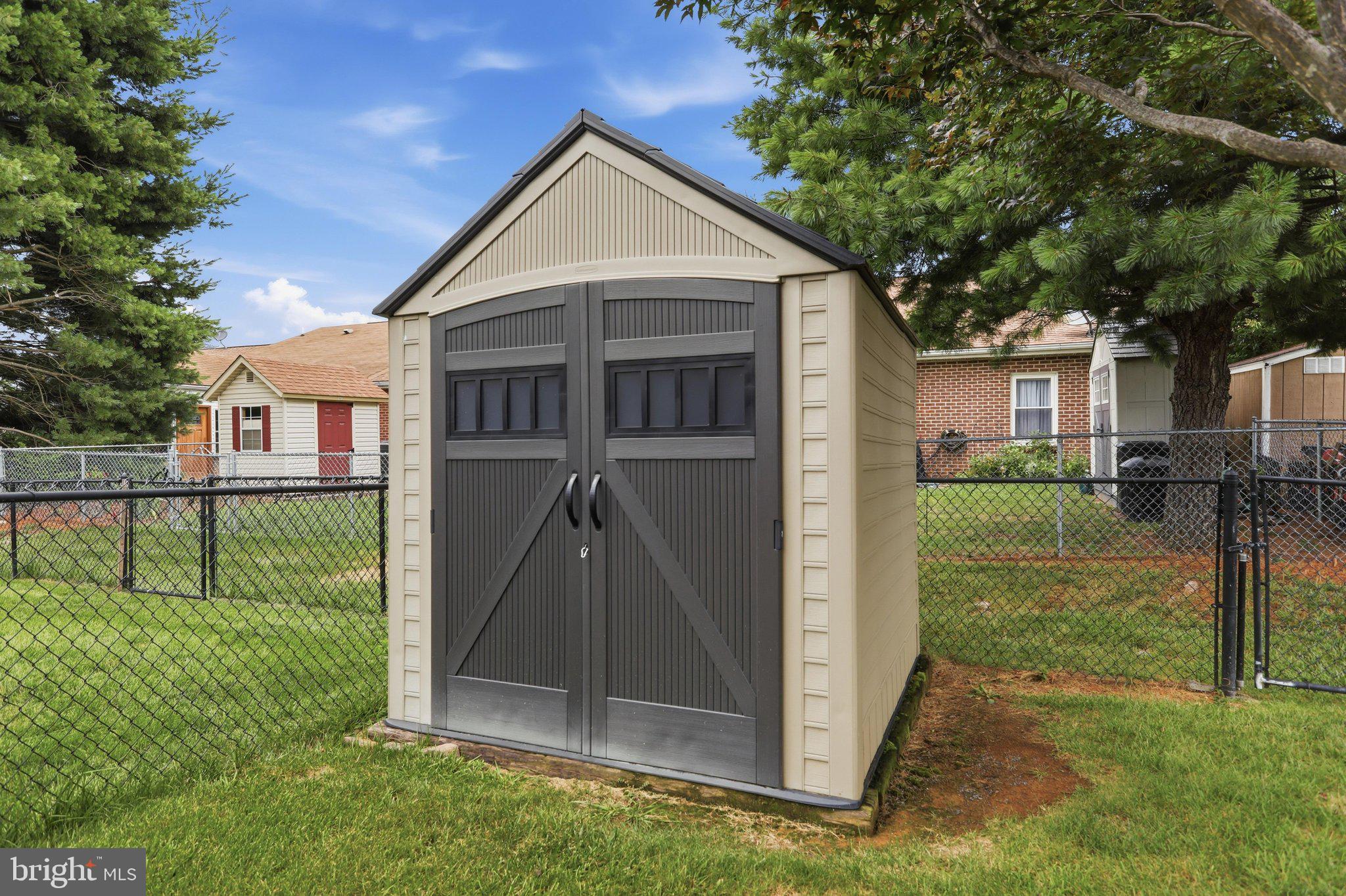 TOWNE OAK VILLAGE - Residential