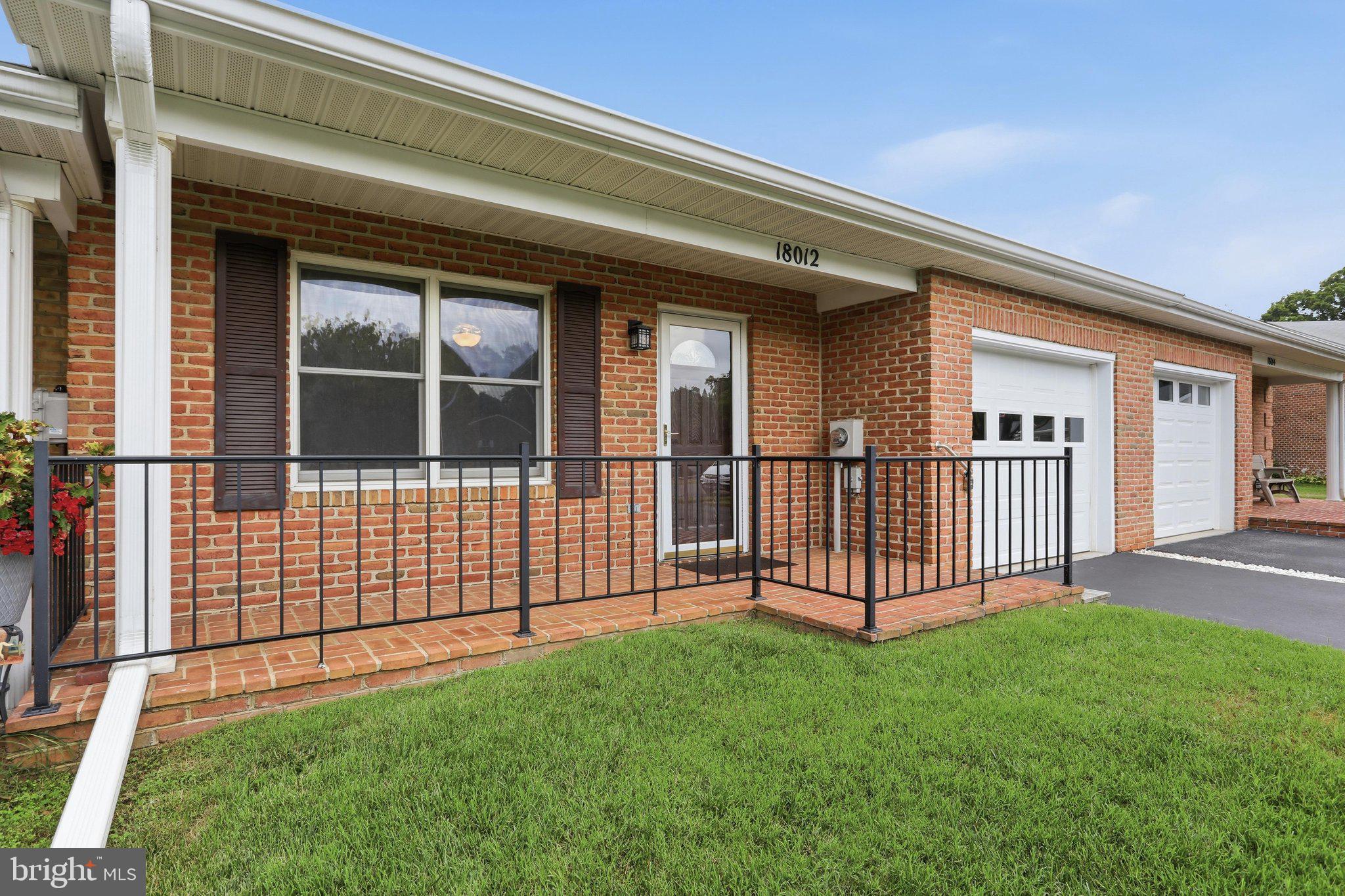 TOWNE OAK VILLAGE - Residential