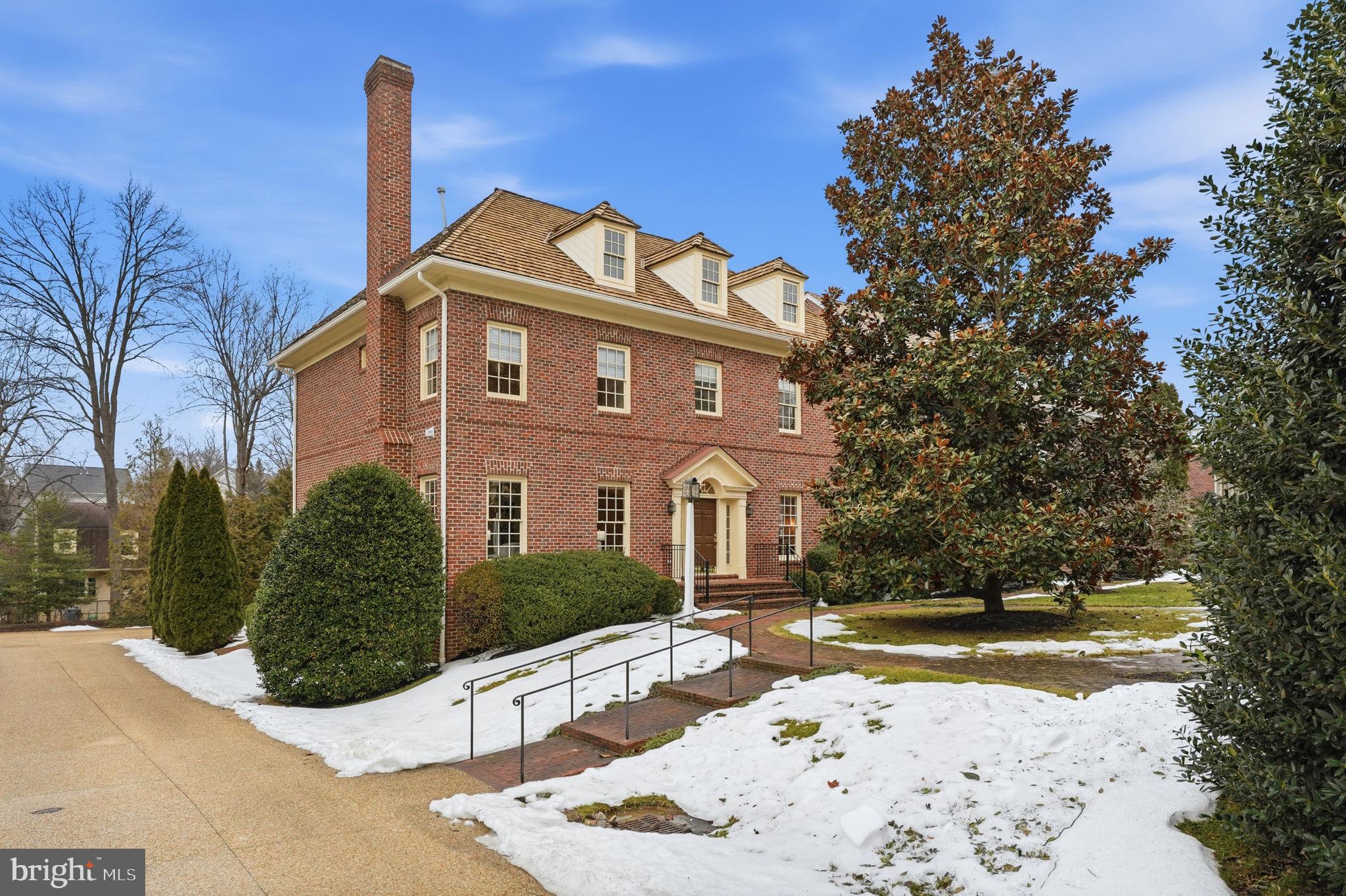 WILLIAMSBURG COMMONS - Residential