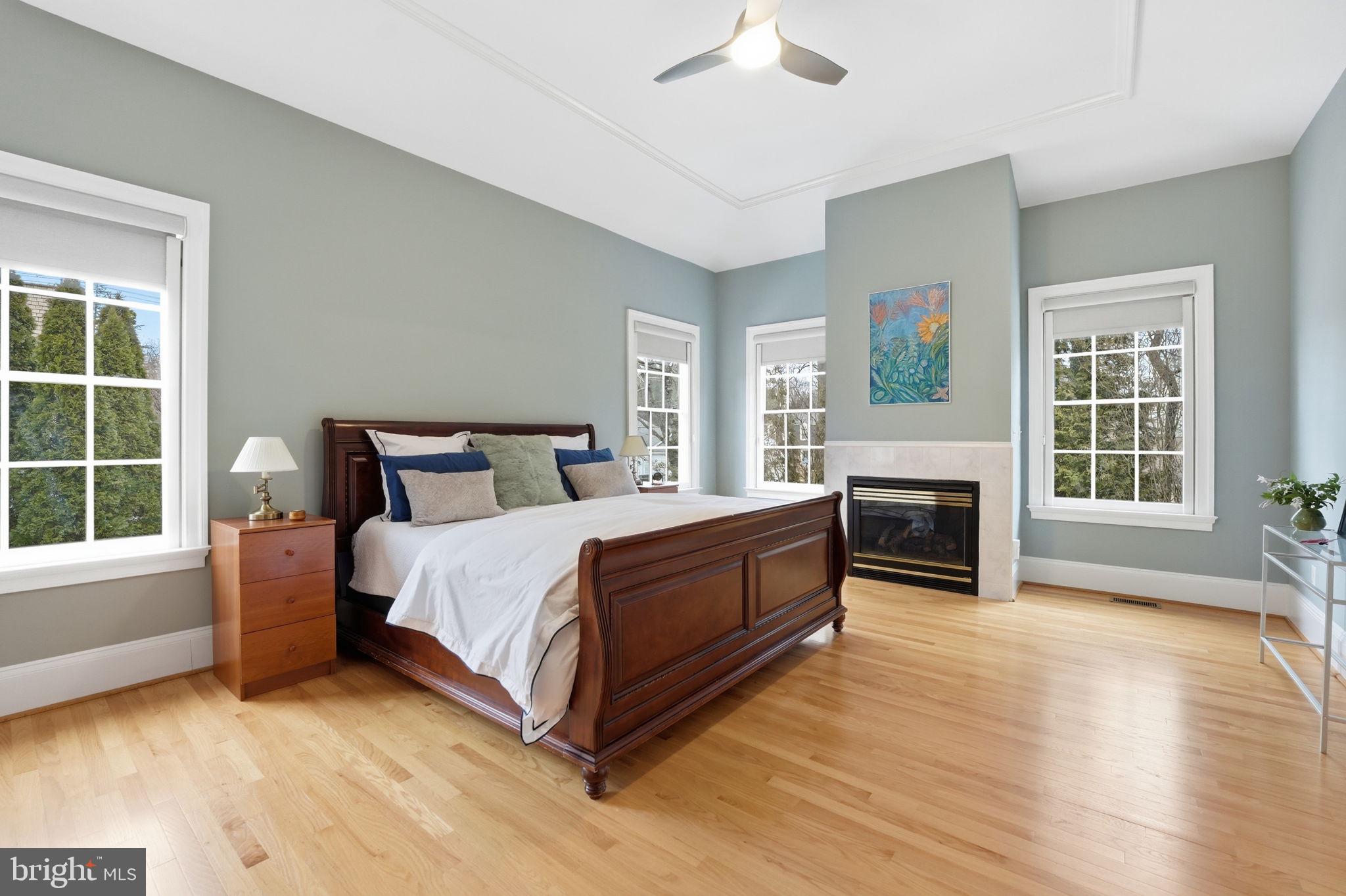 WILLIAMSBURG COMMONS - Residential
