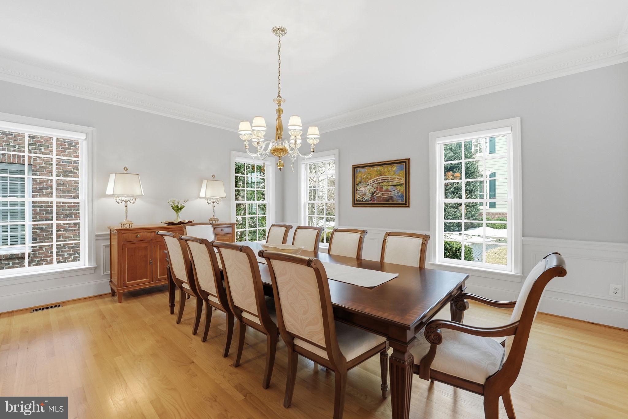 WILLIAMSBURG COMMONS - Residential
