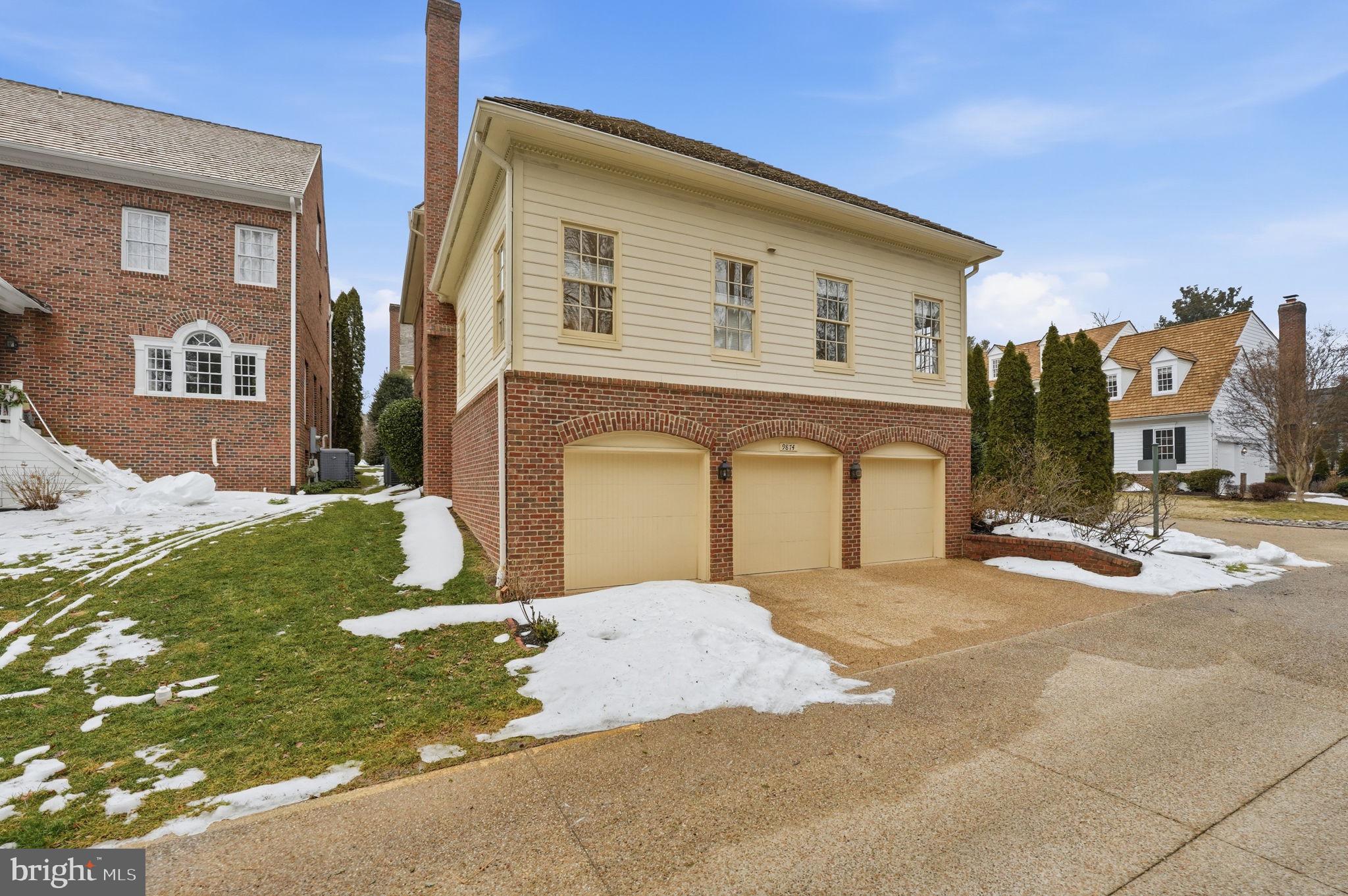 WILLIAMSBURG COMMONS - Residential