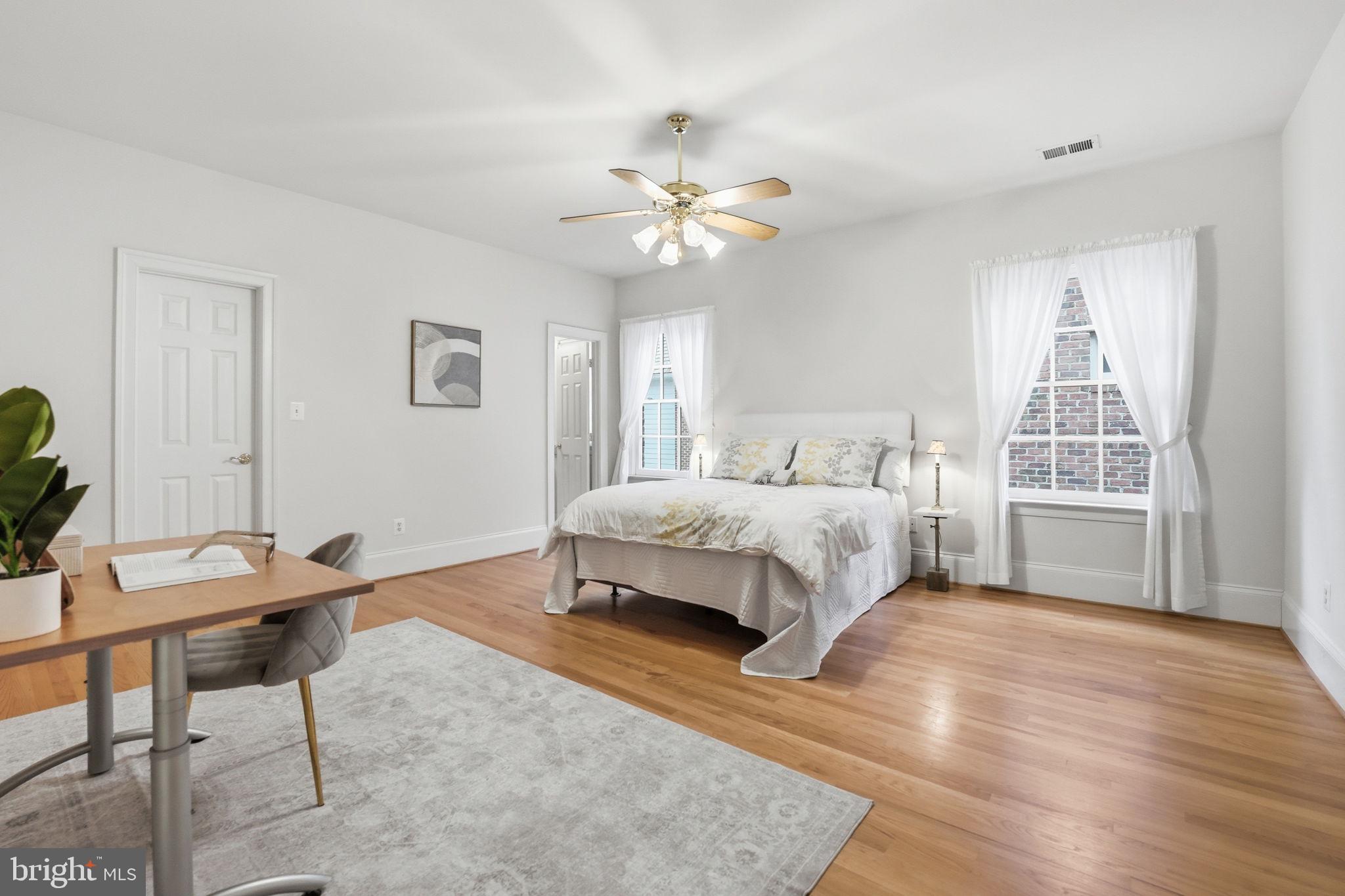 WILLIAMSBURG COMMONS - Residential