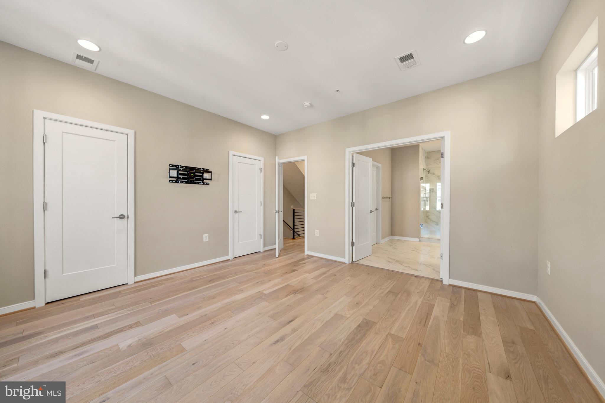 BRAMBLETON TOWN CENTER - Residential
