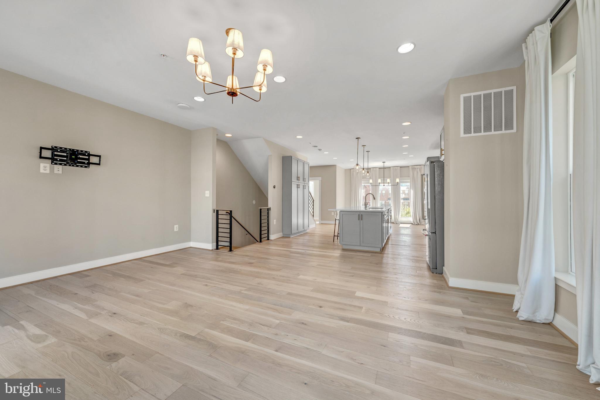 BRAMBLETON TOWN CENTER - Residential