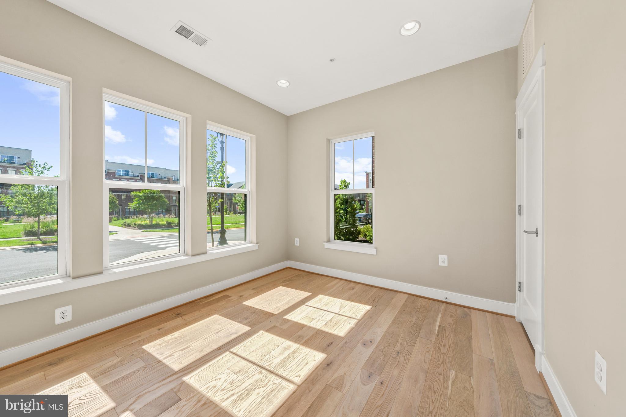 BRAMBLETON TOWN CENTER - Residential