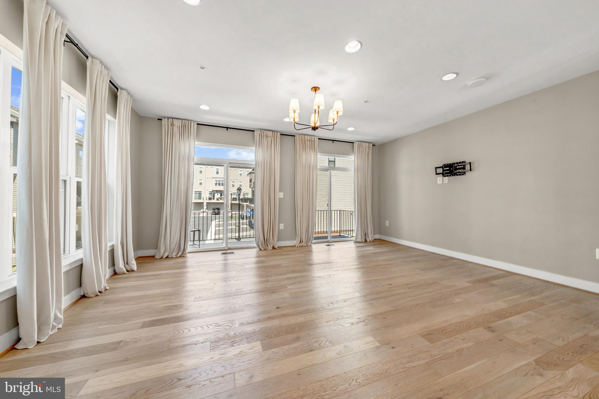 BRAMBLETON TOWN CENTER - Residential