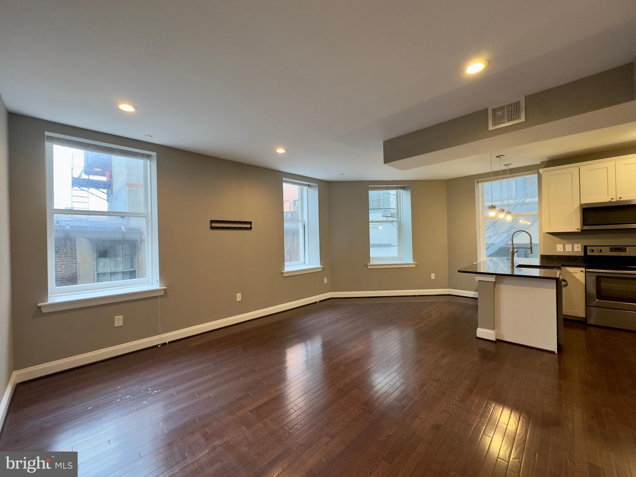 DOWNTOWN - Residential Lease