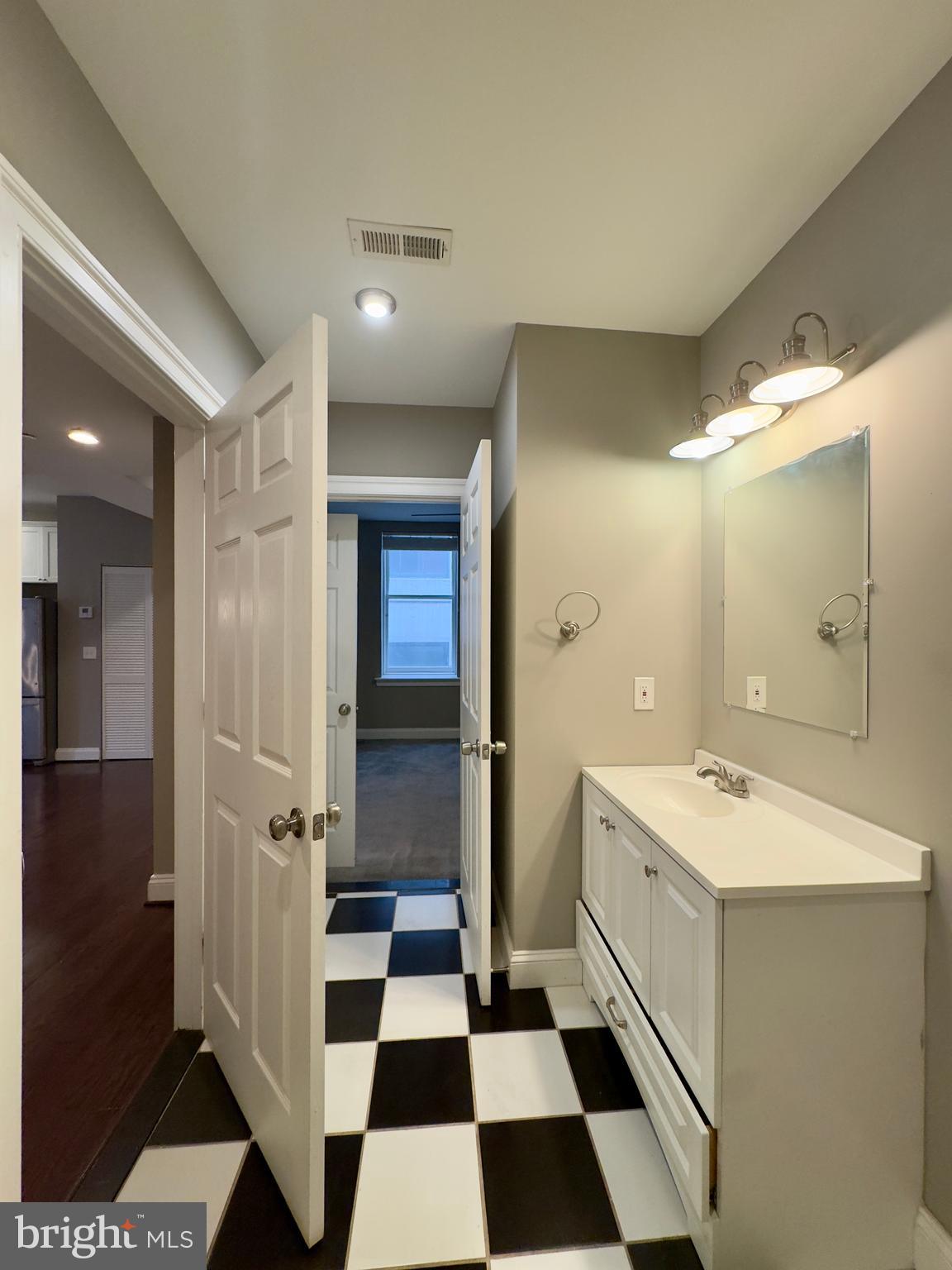 DOWNTOWN - Residential Lease