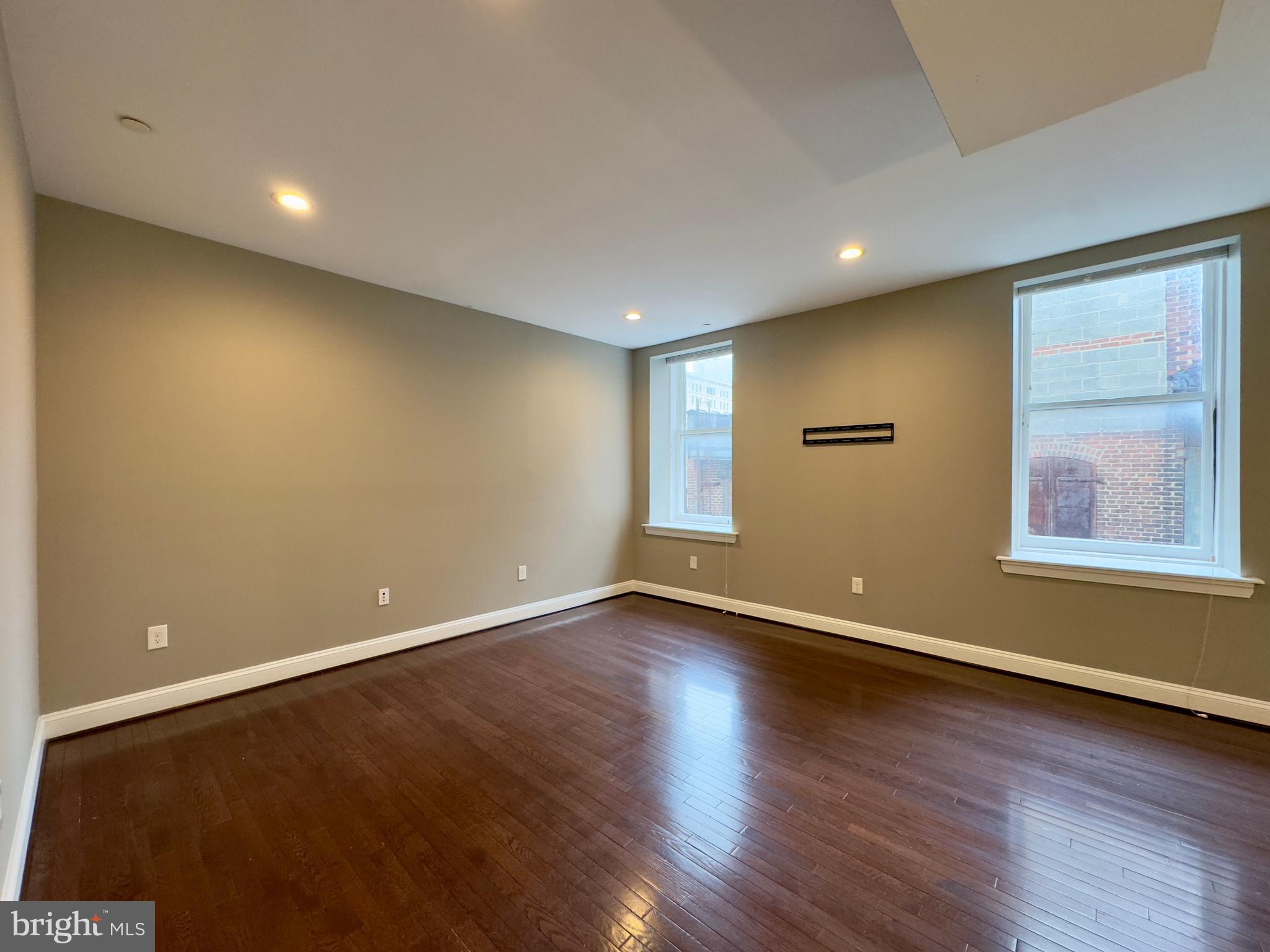DOWNTOWN - Residential Lease