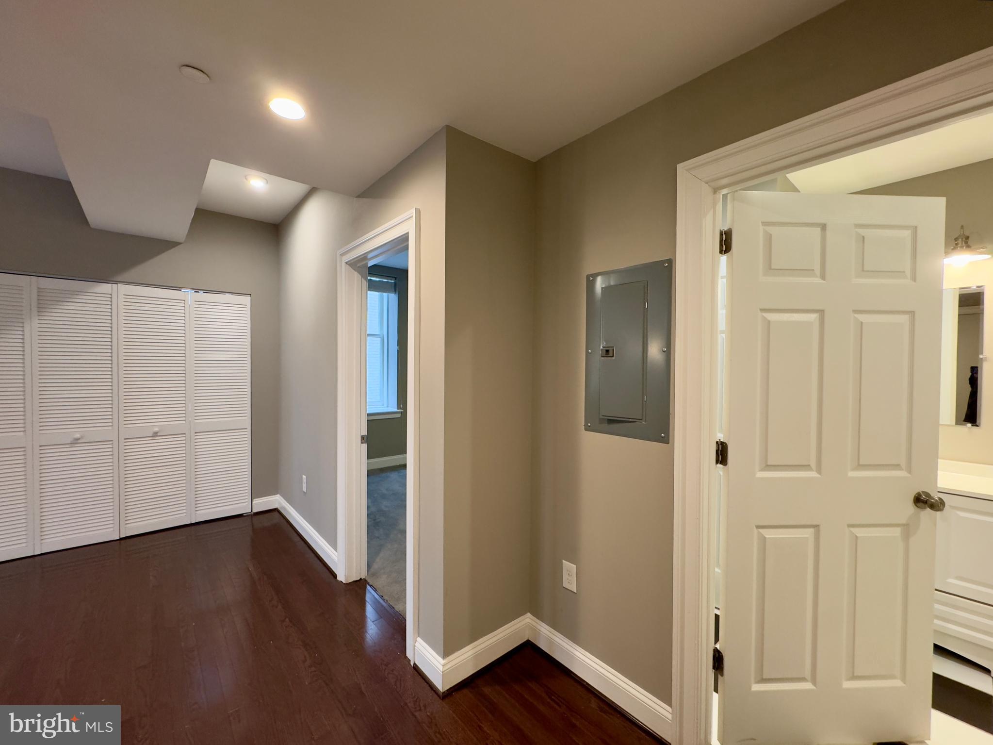 DOWNTOWN - Residential Lease