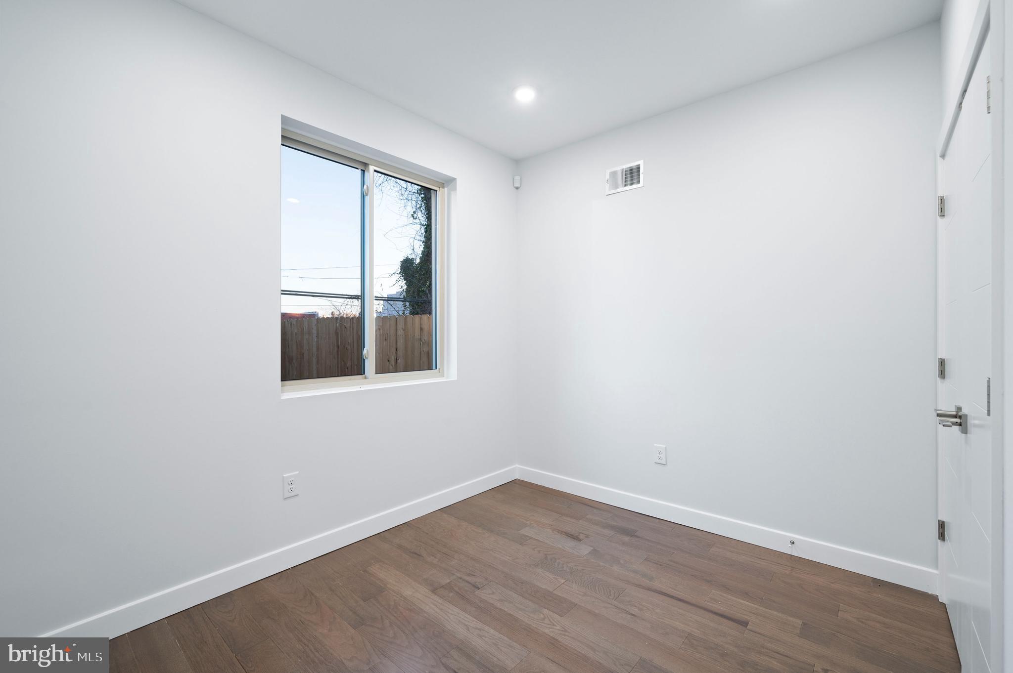 KENSINGTON - Residential Income