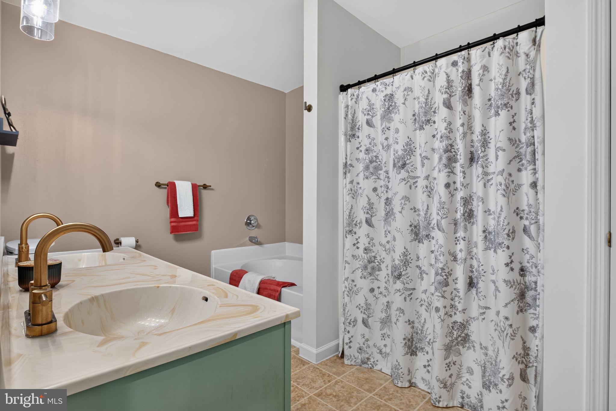 QUAIL HOLLOW - Residential