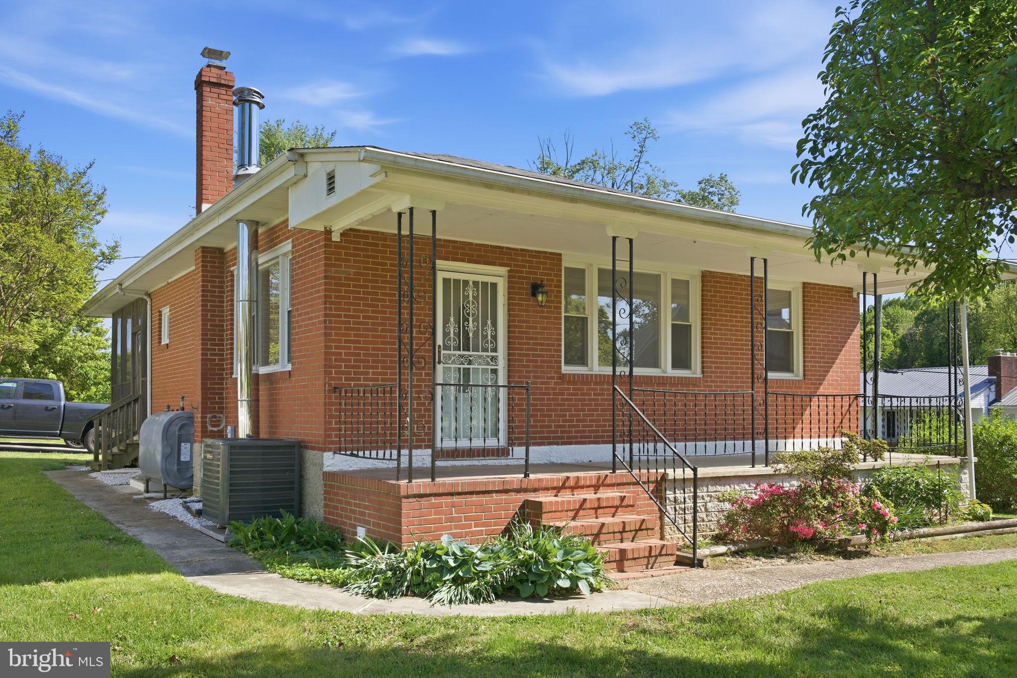 BAUERNSCHMIDT MANOR - Residential Lease