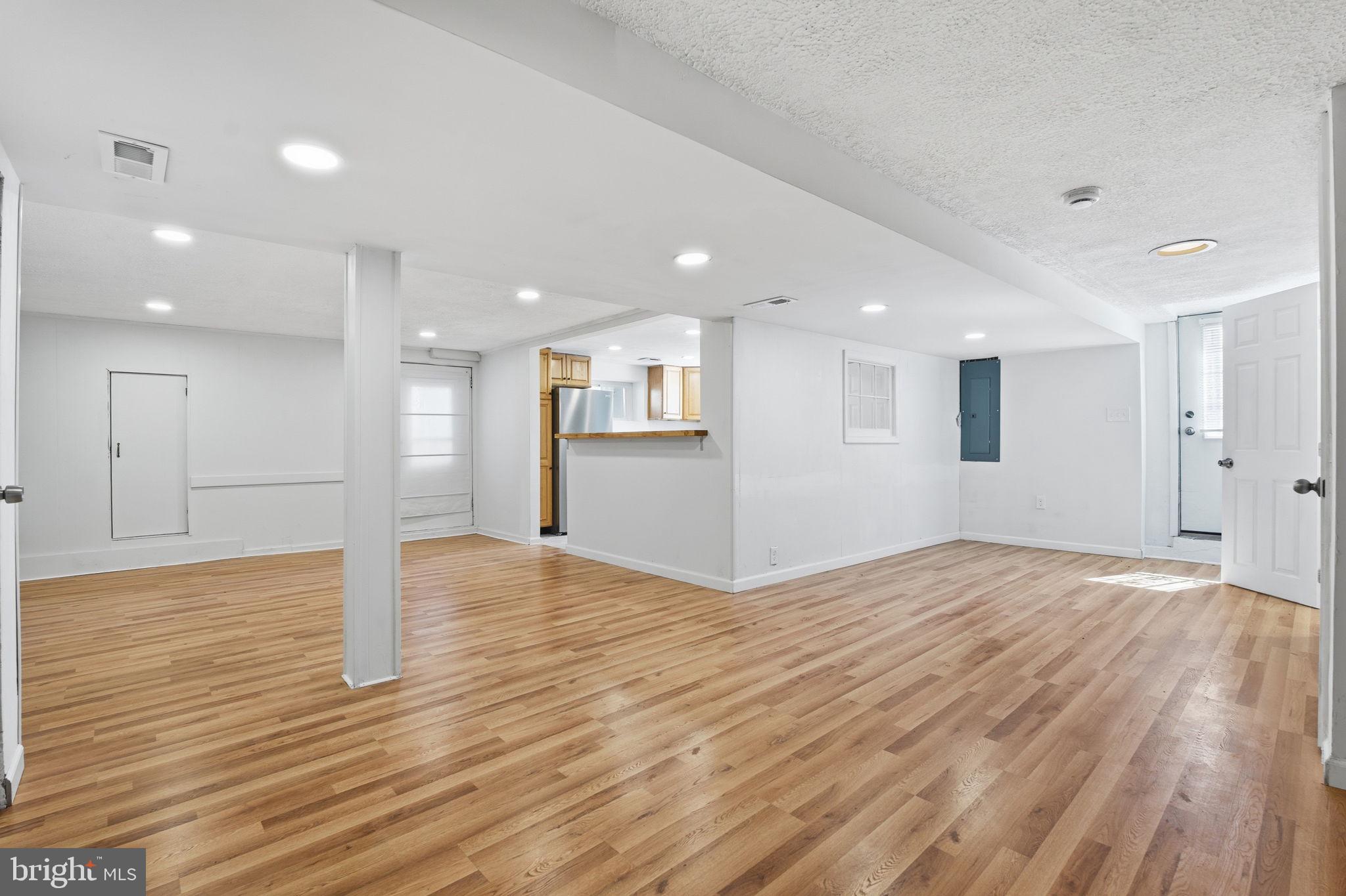 BAUERNSCHMIDT MANOR - Residential Lease