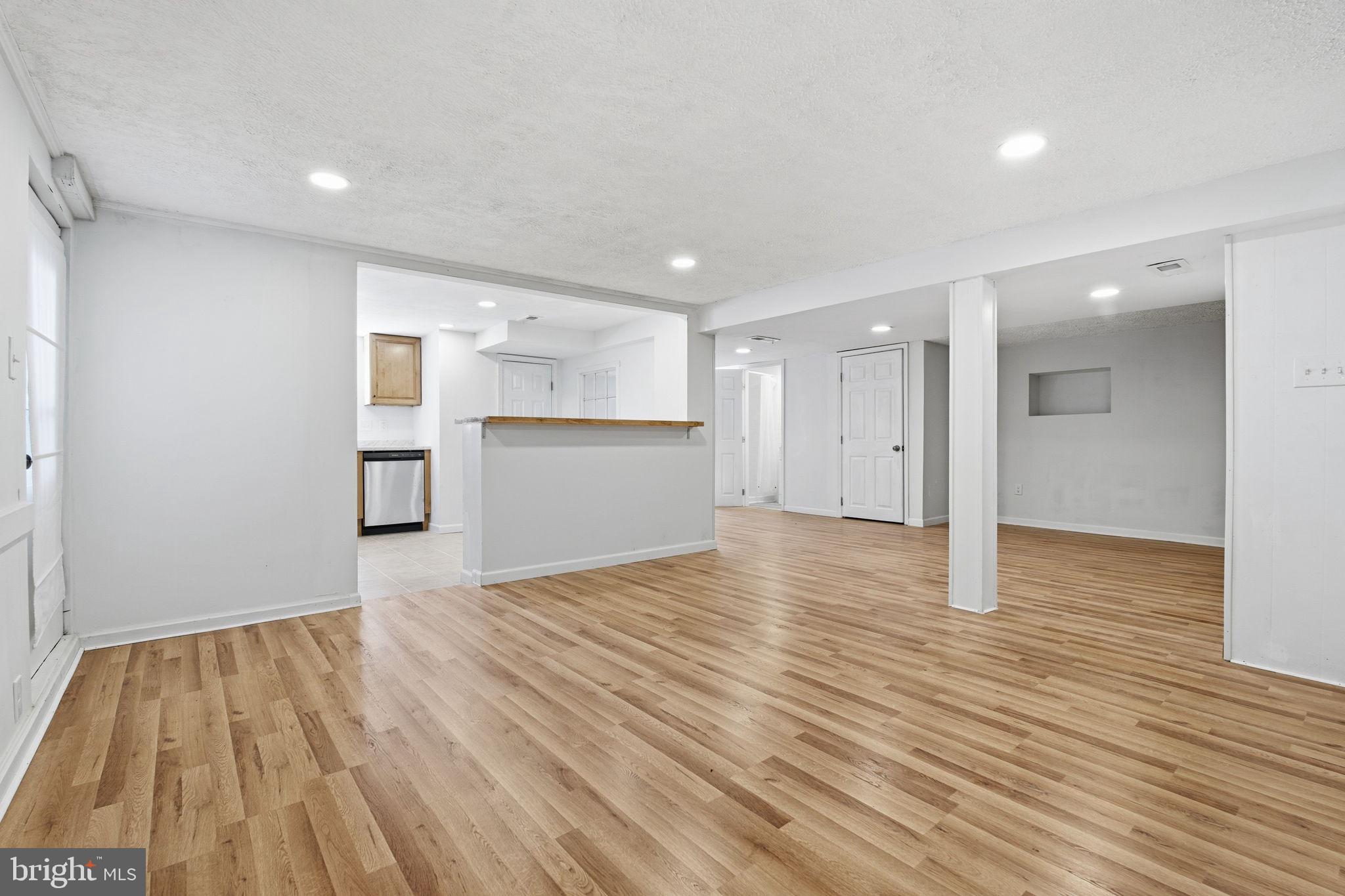 BAUERNSCHMIDT MANOR - Residential Lease