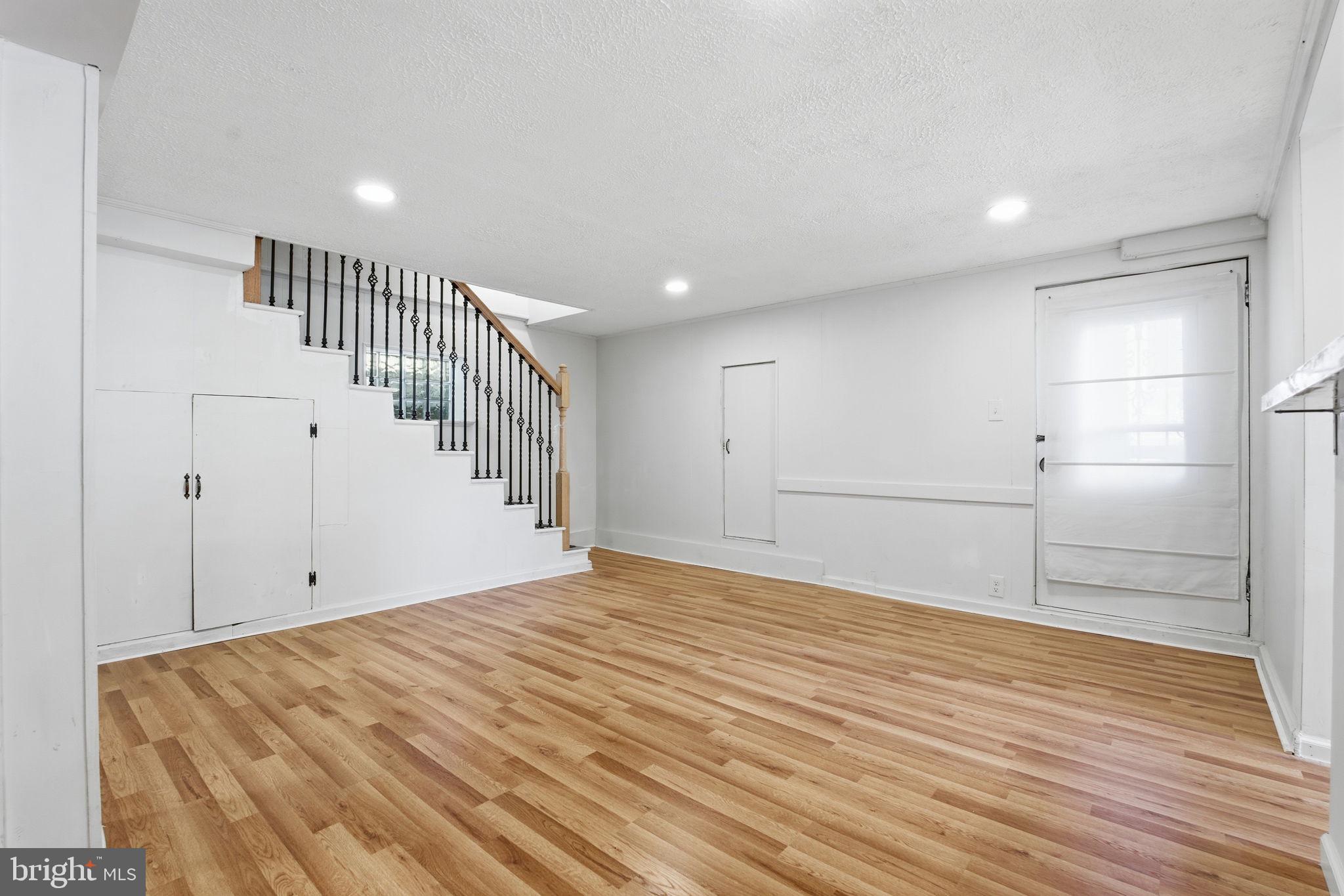 BAUERNSCHMIDT MANOR - Residential Lease