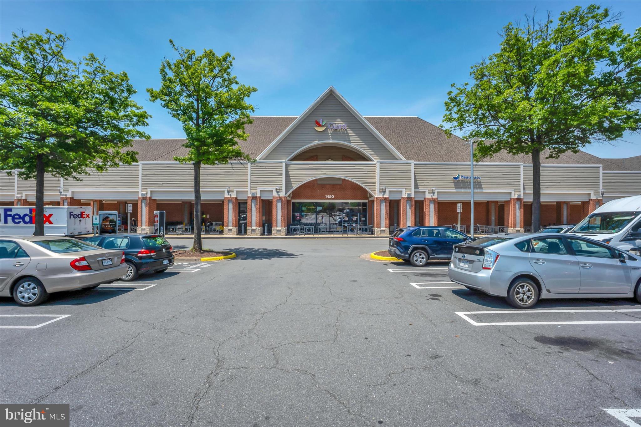 NORTH POINT VILLAS - Residential