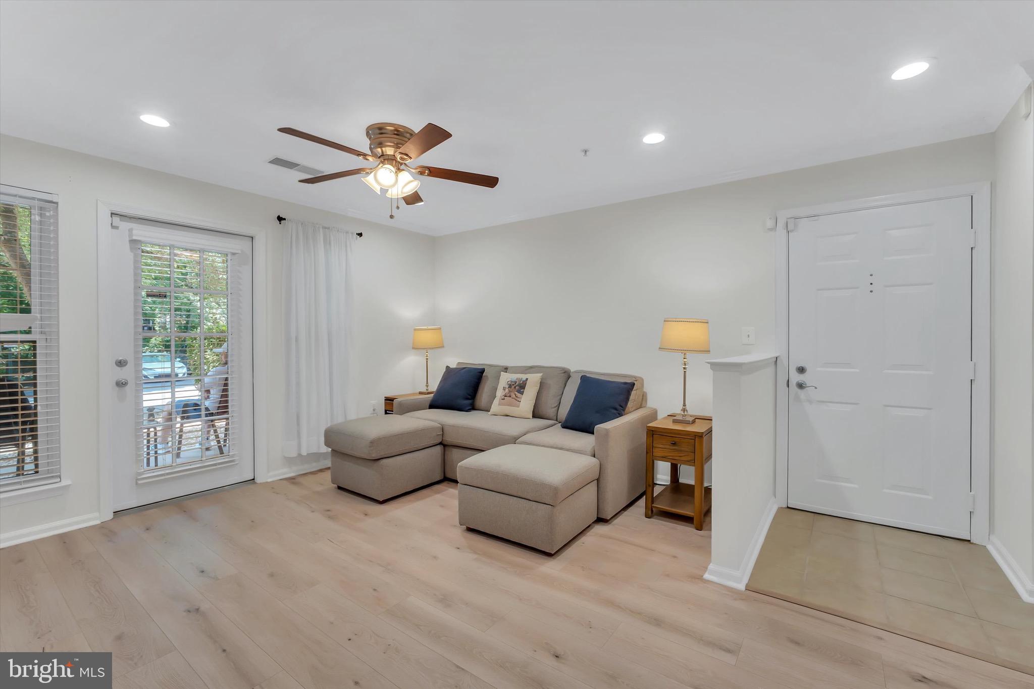 NORTH POINT VILLAS - Residential