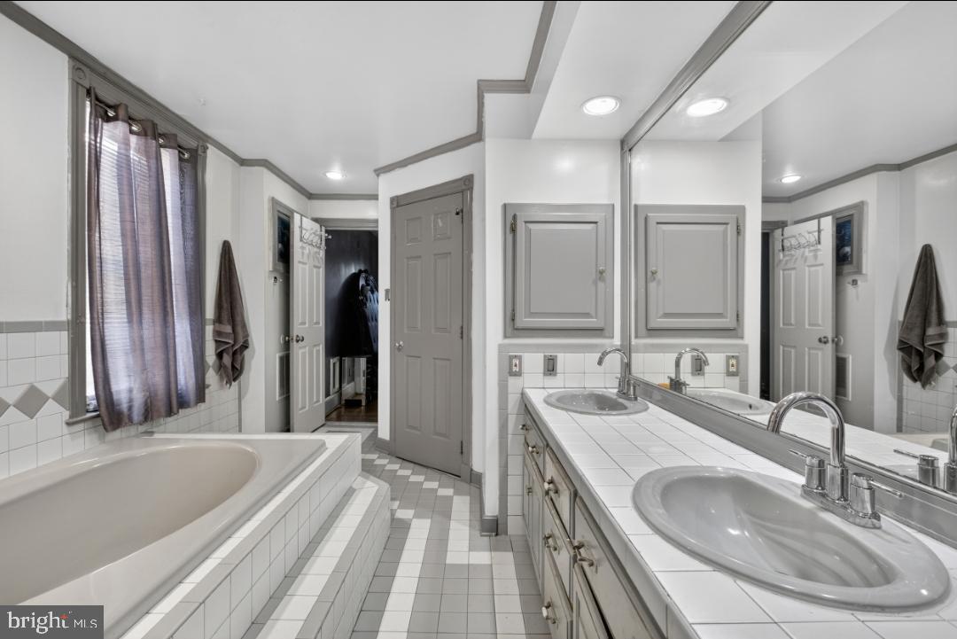 NORRISTOWN - Residential